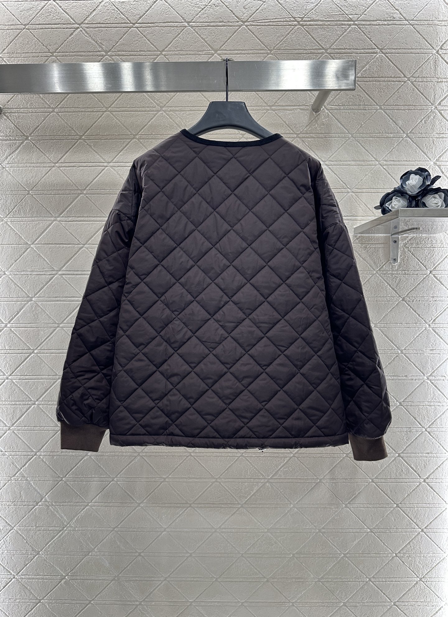 ♥Prad*♥2025新品上架
     菱格圆领羽绒棉服
定制YB进口防风防水尼龙材质 其工艺还原 升