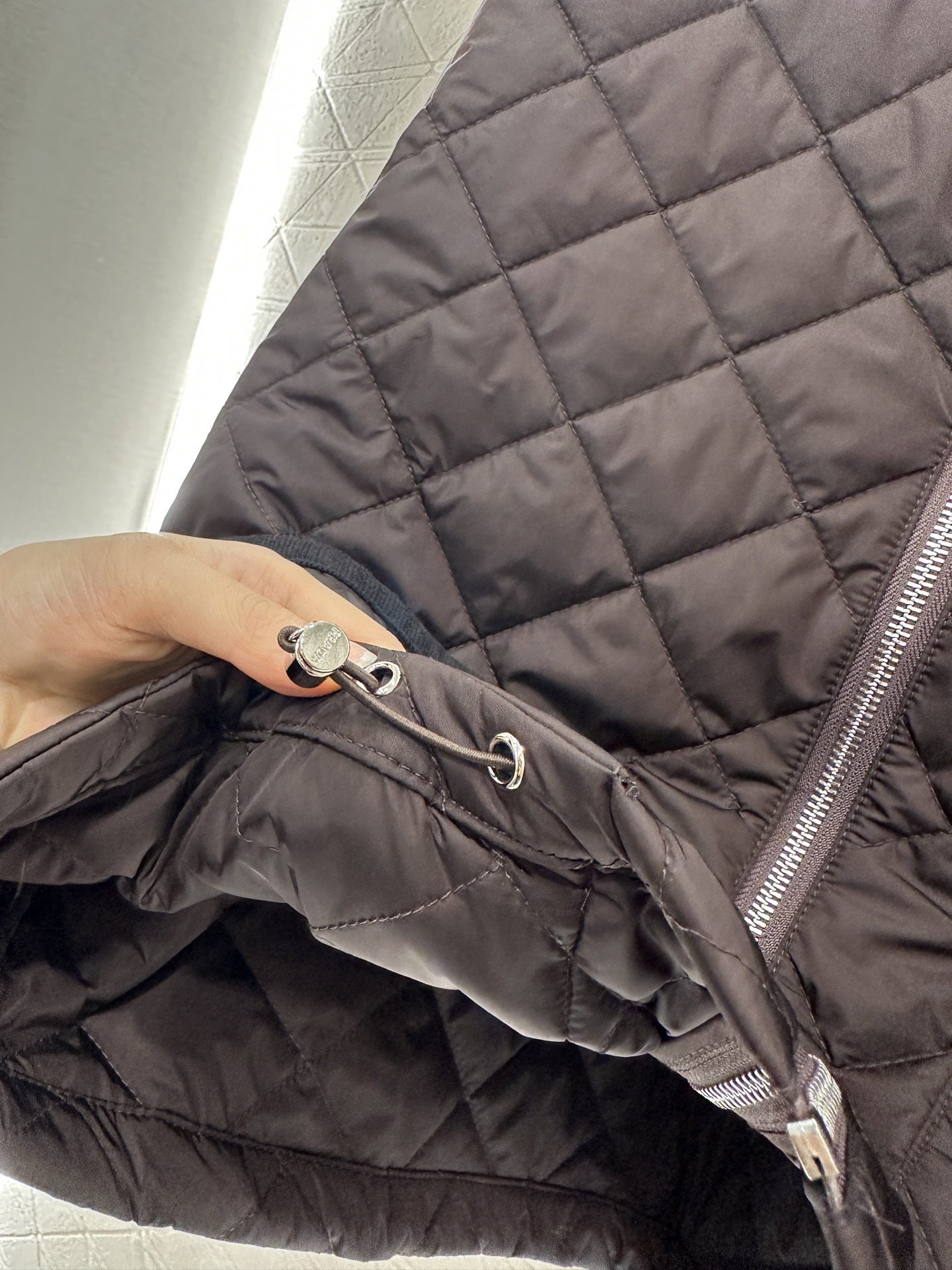 ♥Prad*♥2025新品上架
     菱格圆领羽绒棉服
定制YB进口防风防水尼龙材质 其工艺还原 升