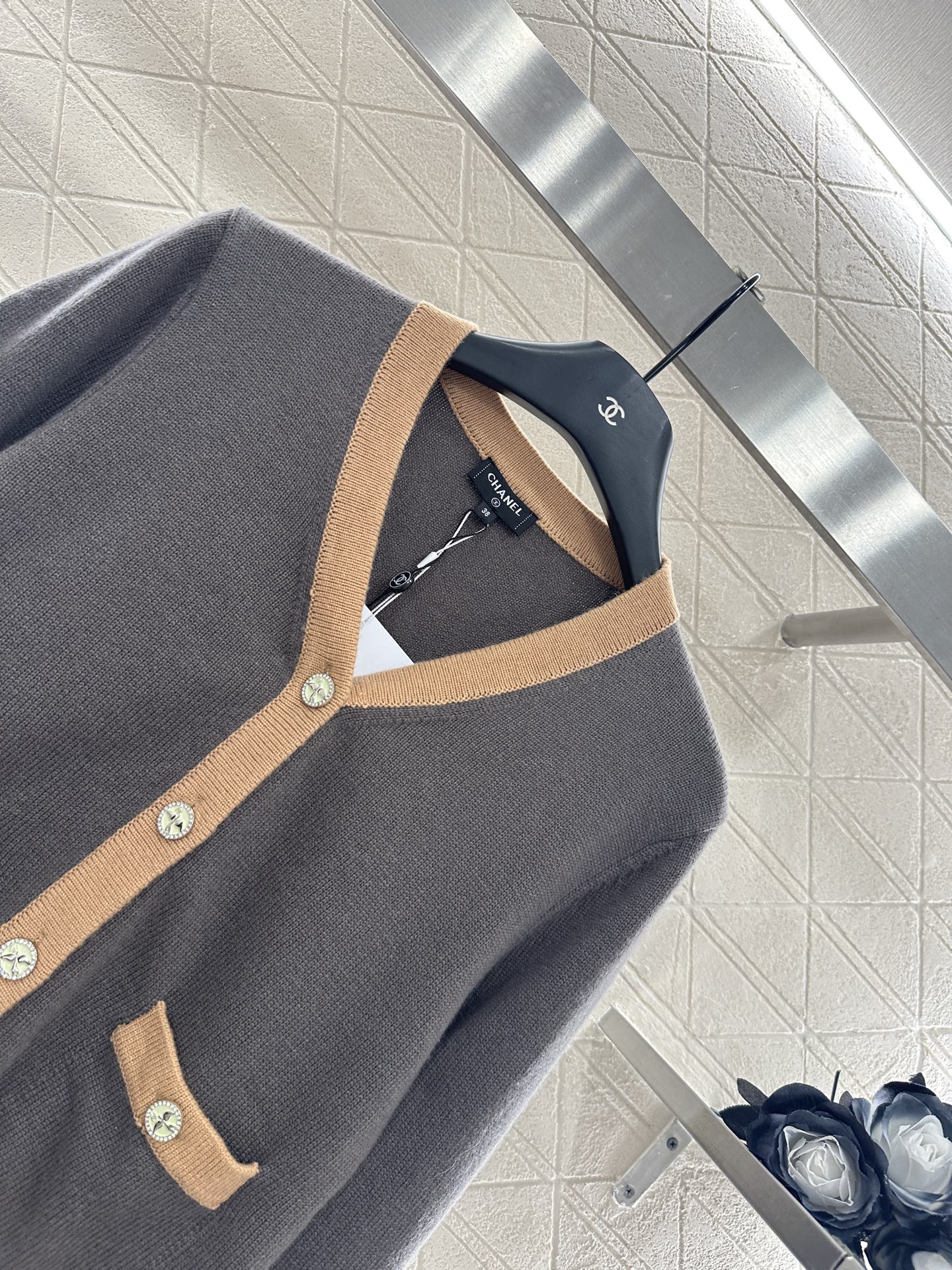 Chanel 2025 New Color Block Knit Cardigan, High-End Wool, Elegant V-Neck 7 i1755783087579 6391 0 3