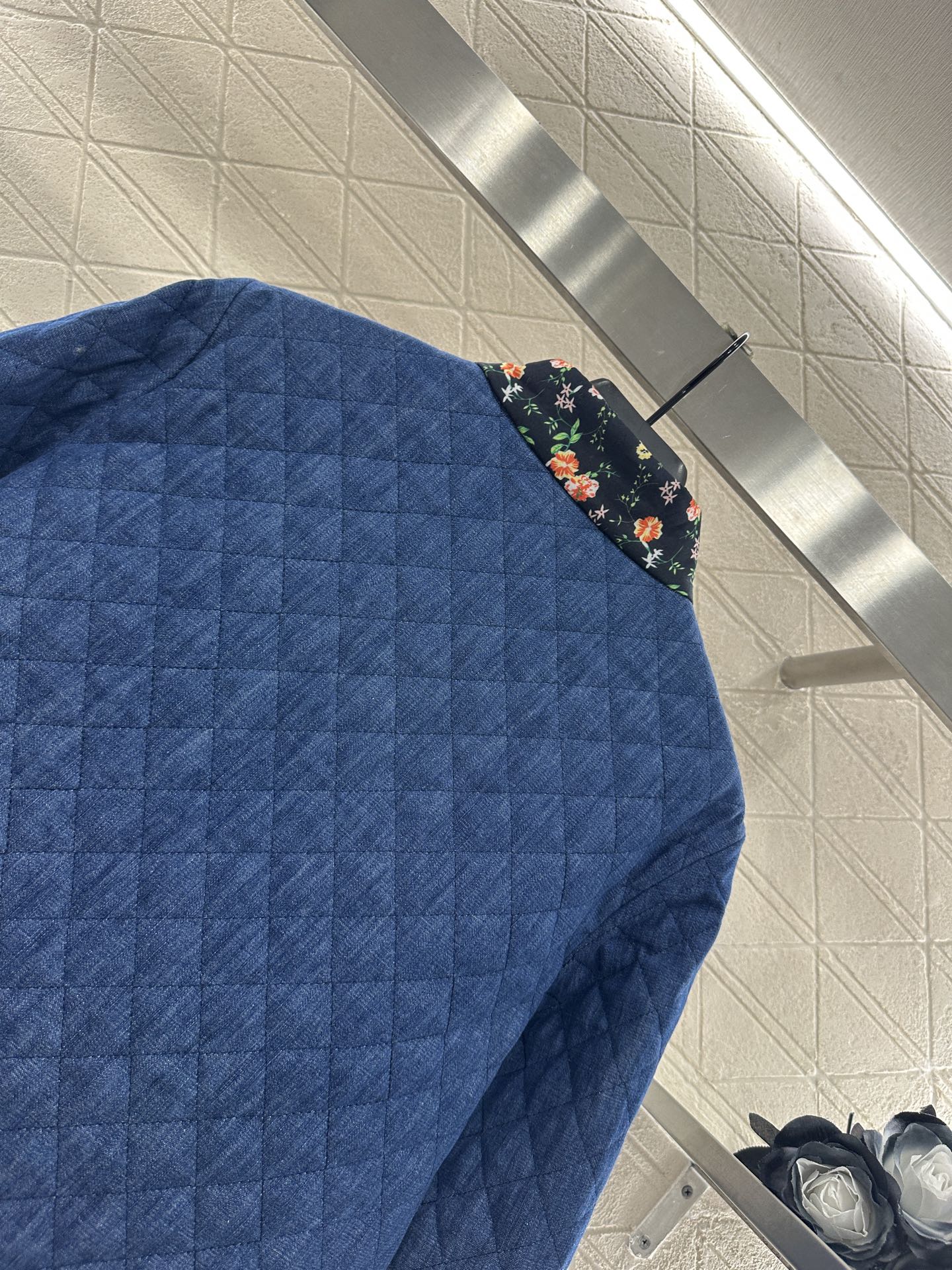 ♥Valentin*♥2025新品上架
     菱格碎花拼接羽绒棉服
定制YB斜纹全棉牛仔材质 提升秋