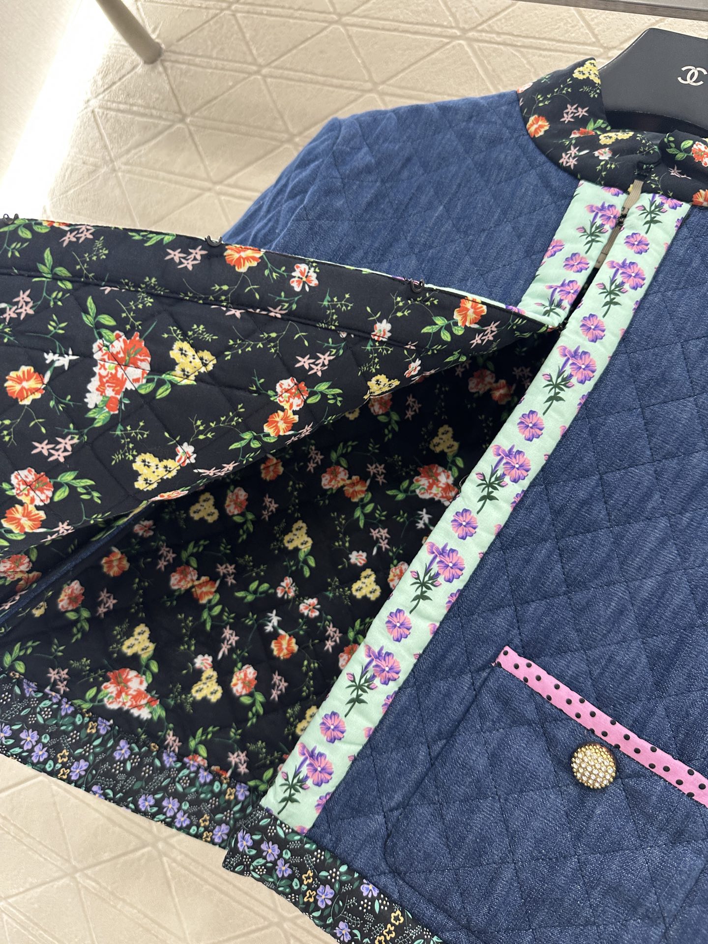 ♥Valentin*♥2025新品上架
     菱格碎花拼接羽绒棉服
定制YB斜纹全棉牛仔材质 提升秋