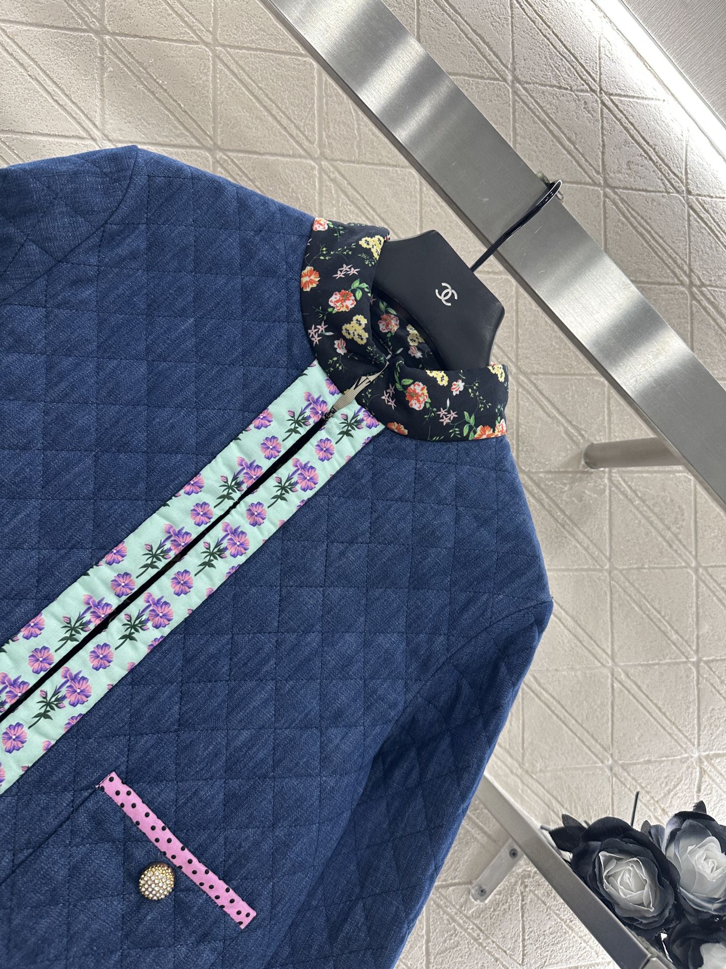 ♥Valentin*♥2025新品上架
     菱格碎花拼接羽绒棉服
定制YB斜纹全棉牛仔材质 提升秋