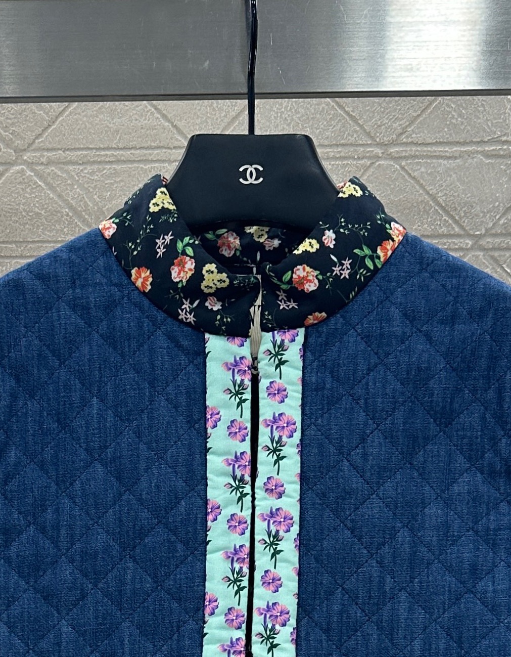♥Valentin*♥2025新品上架
     菱格碎花拼接羽绒棉服
定制YB斜纹全棉牛仔材质 提升秋