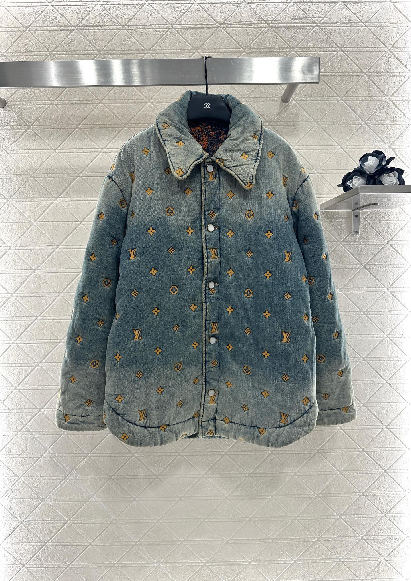 ♥Louis vuitto*♥2025新品上架
      提花棉服牛仔外套
定制YB斜纹棉牛仔材质 多