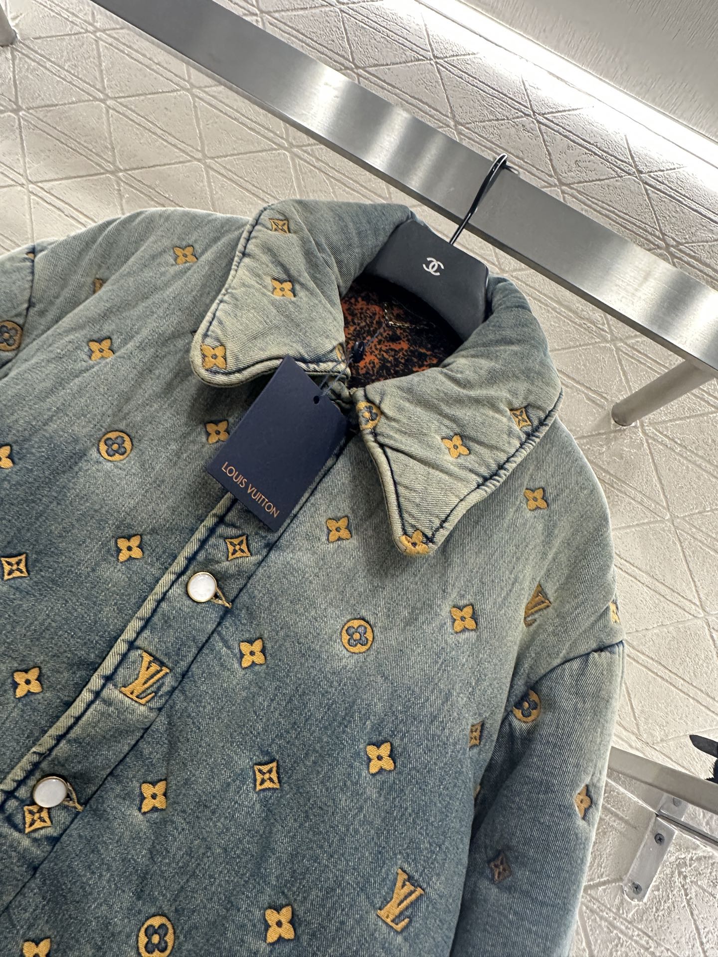 ♥Louis vuitto*♥2025新品上架
      提花棉服牛仔外套
定制YB斜纹棉牛仔材质 多