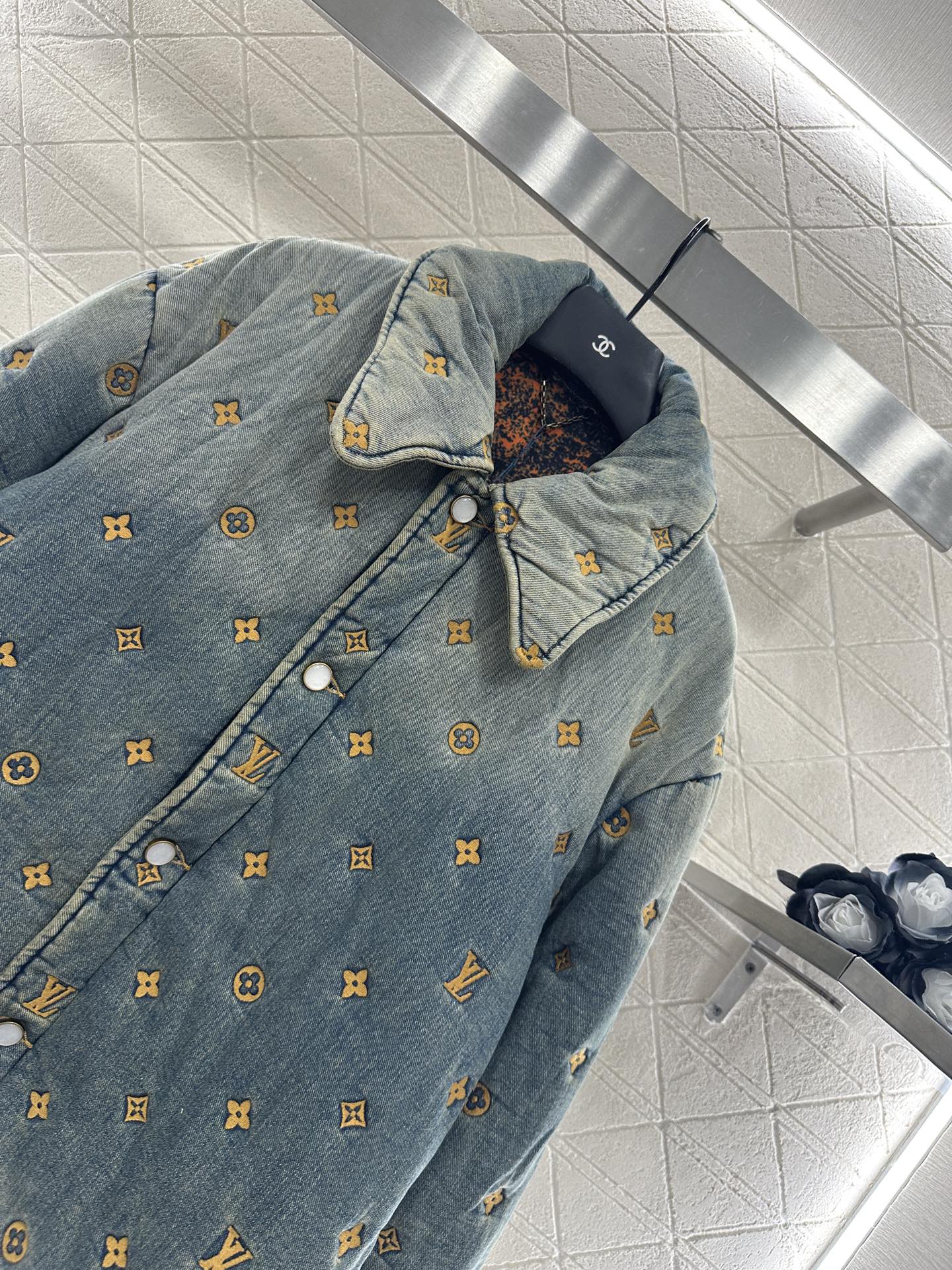 ♥Louis vuitto*♥2025新品上架
      提花棉服牛仔外套
定制YB斜纹棉牛仔材质 多