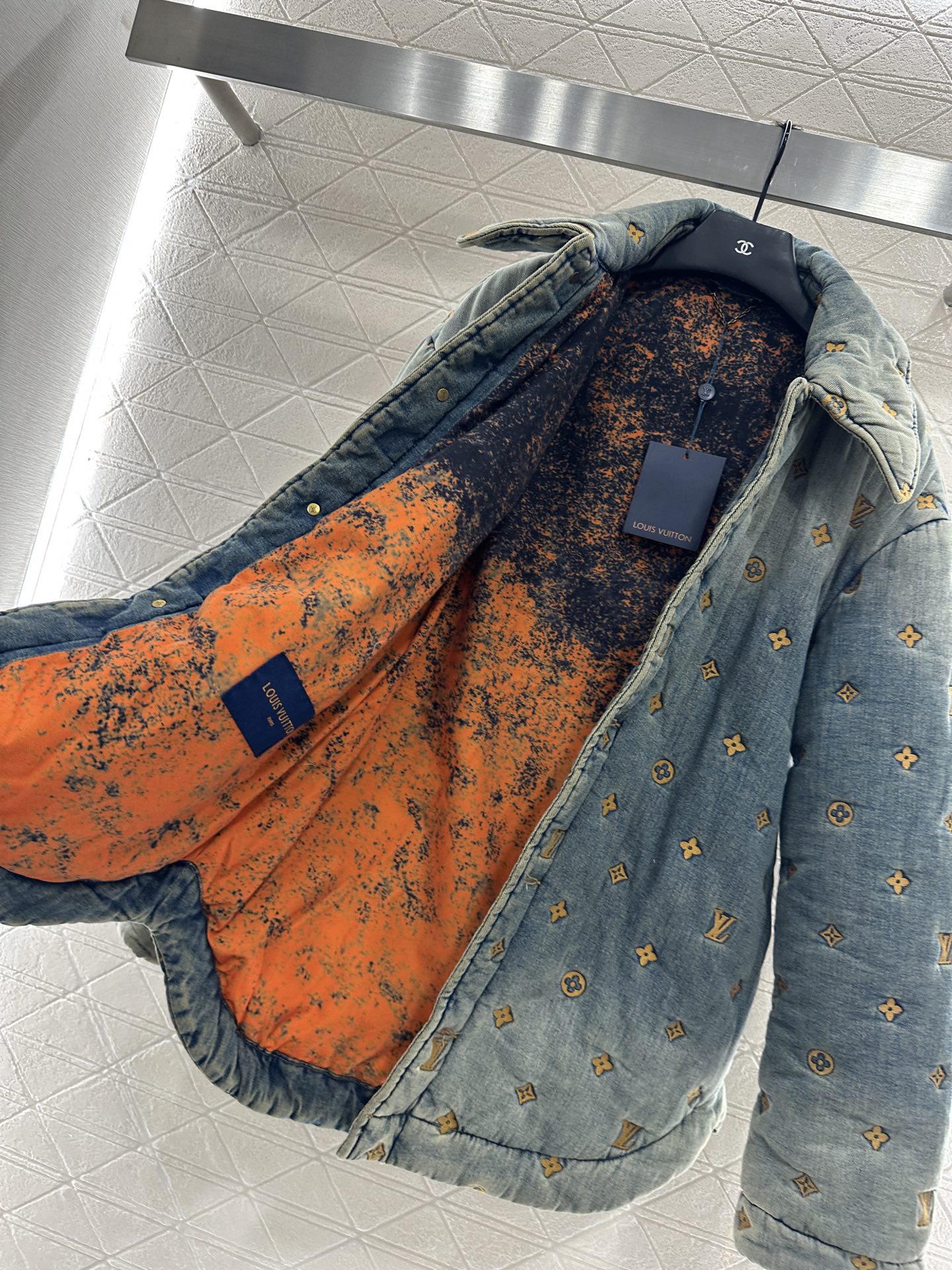 ♥Louis vuitto*♥2025新品上架
      提花棉服牛仔外套
定制YB斜纹棉牛仔材质 多