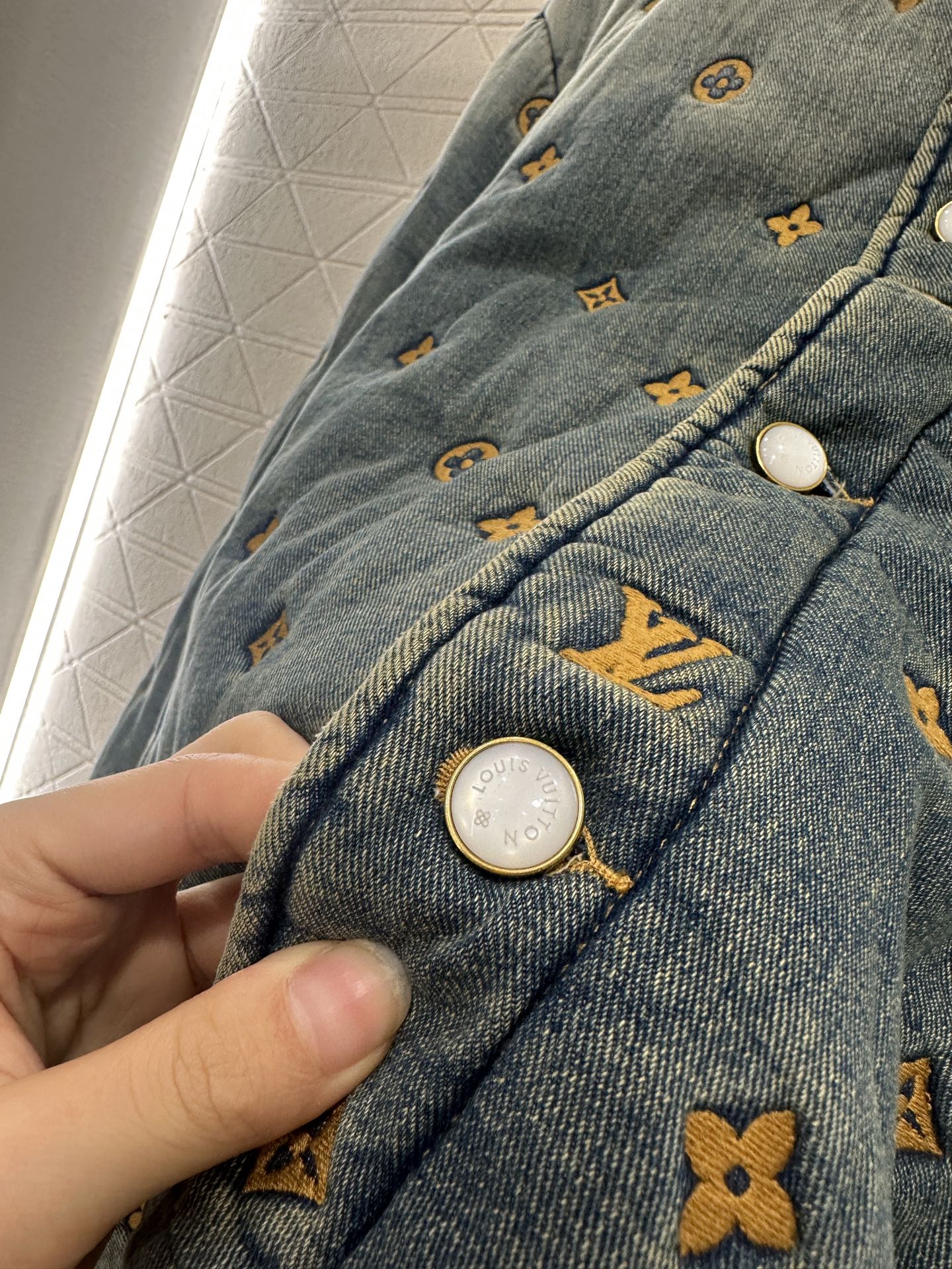 ♥Louis vuitto*♥2025新品上架
      提花棉服牛仔外套
定制YB斜纹棉牛仔材质 多