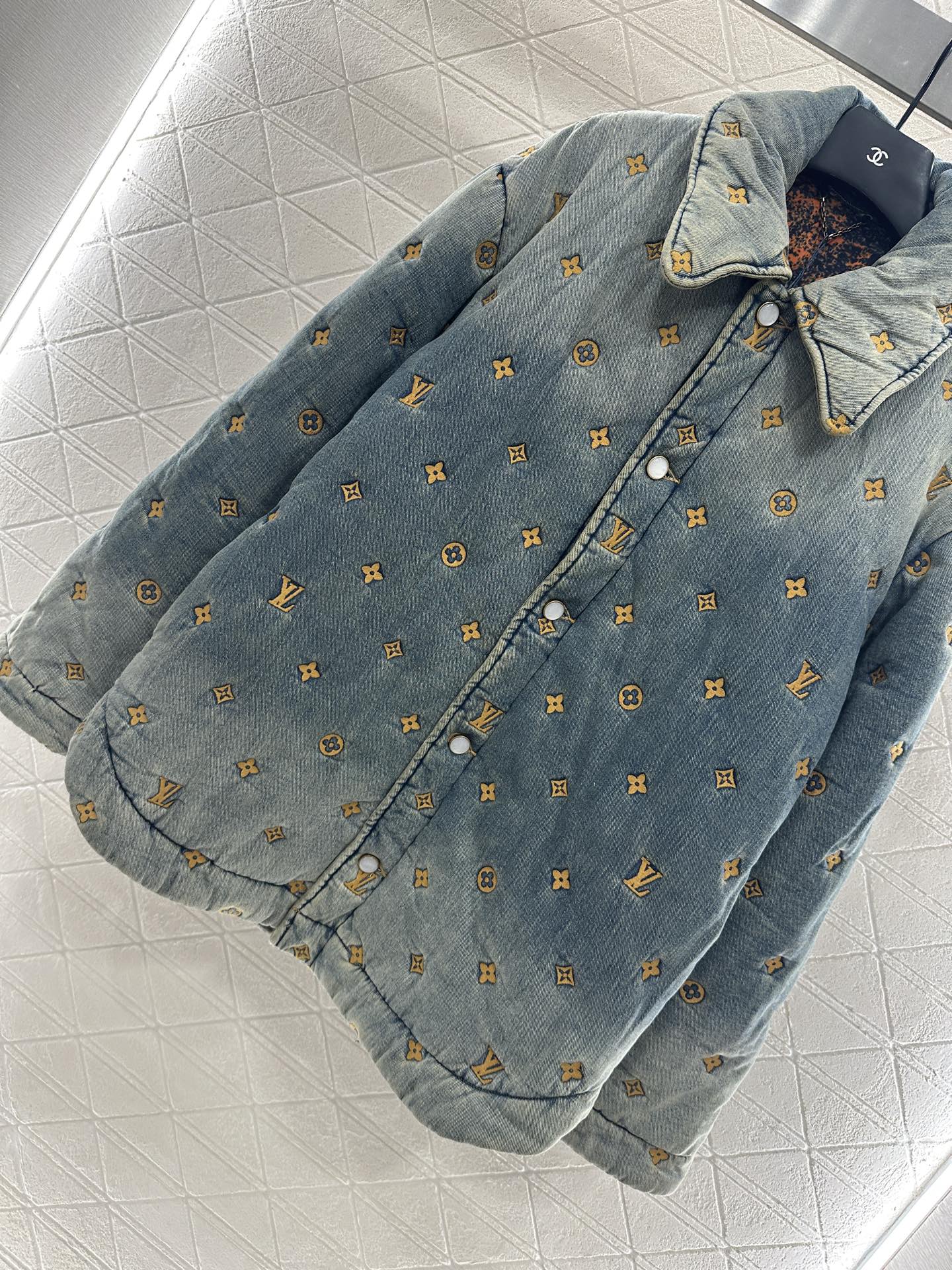 ♥Louis vuitto*♥2025新品上架
      提花棉服牛仔外套
定制YB斜纹棉牛仔材质 多