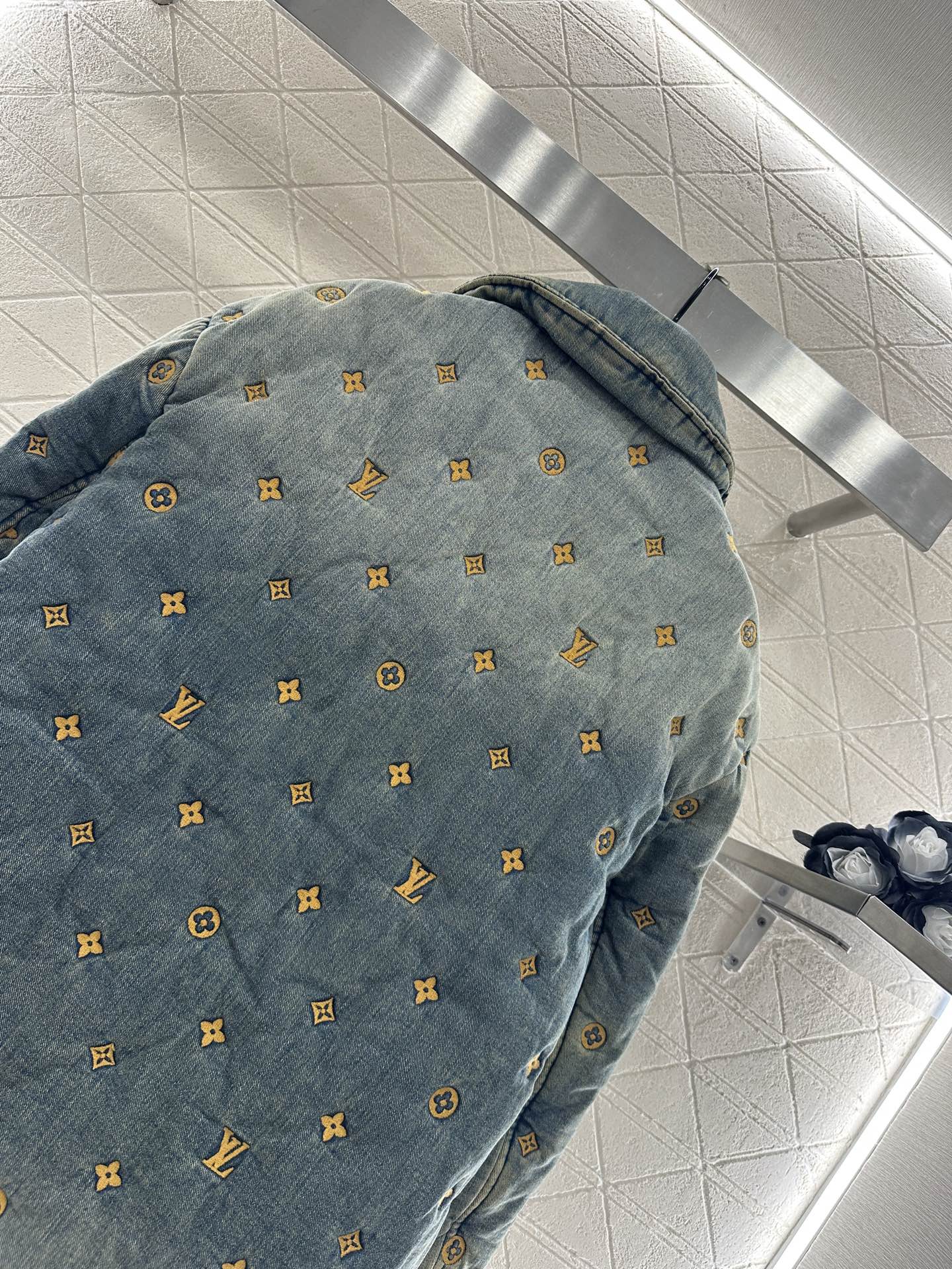 ♥Louis vuitto*♥2025新品上架
      提花棉服牛仔外套
定制YB斜纹棉牛仔材质 多