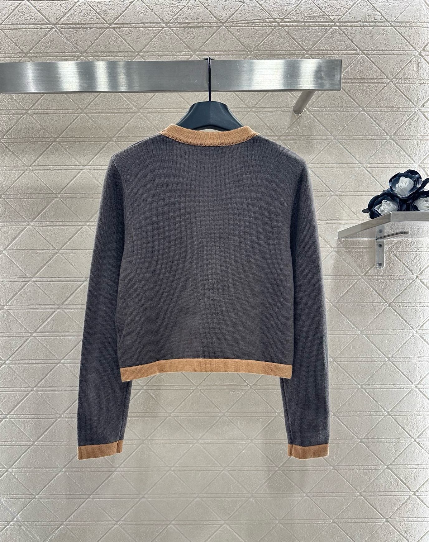 Chanel 2025 New Color Block Knit Cardigan, High-End Wool, Elegant V-Neck 3 i1755833380860 4510