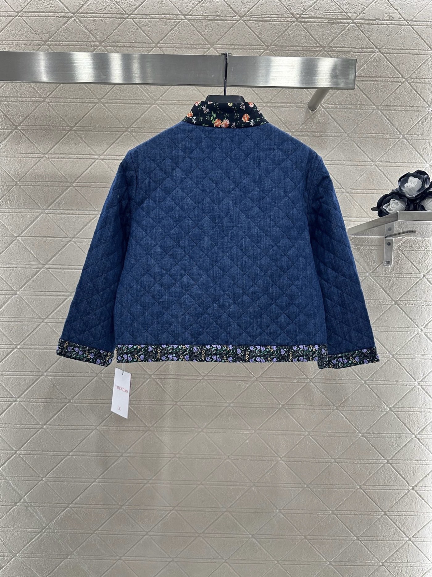 ♥Valentin*♥2025新品上架
     菱格碎花拼接羽绒棉服
定制YB斜纹全棉牛仔材质 提升秋