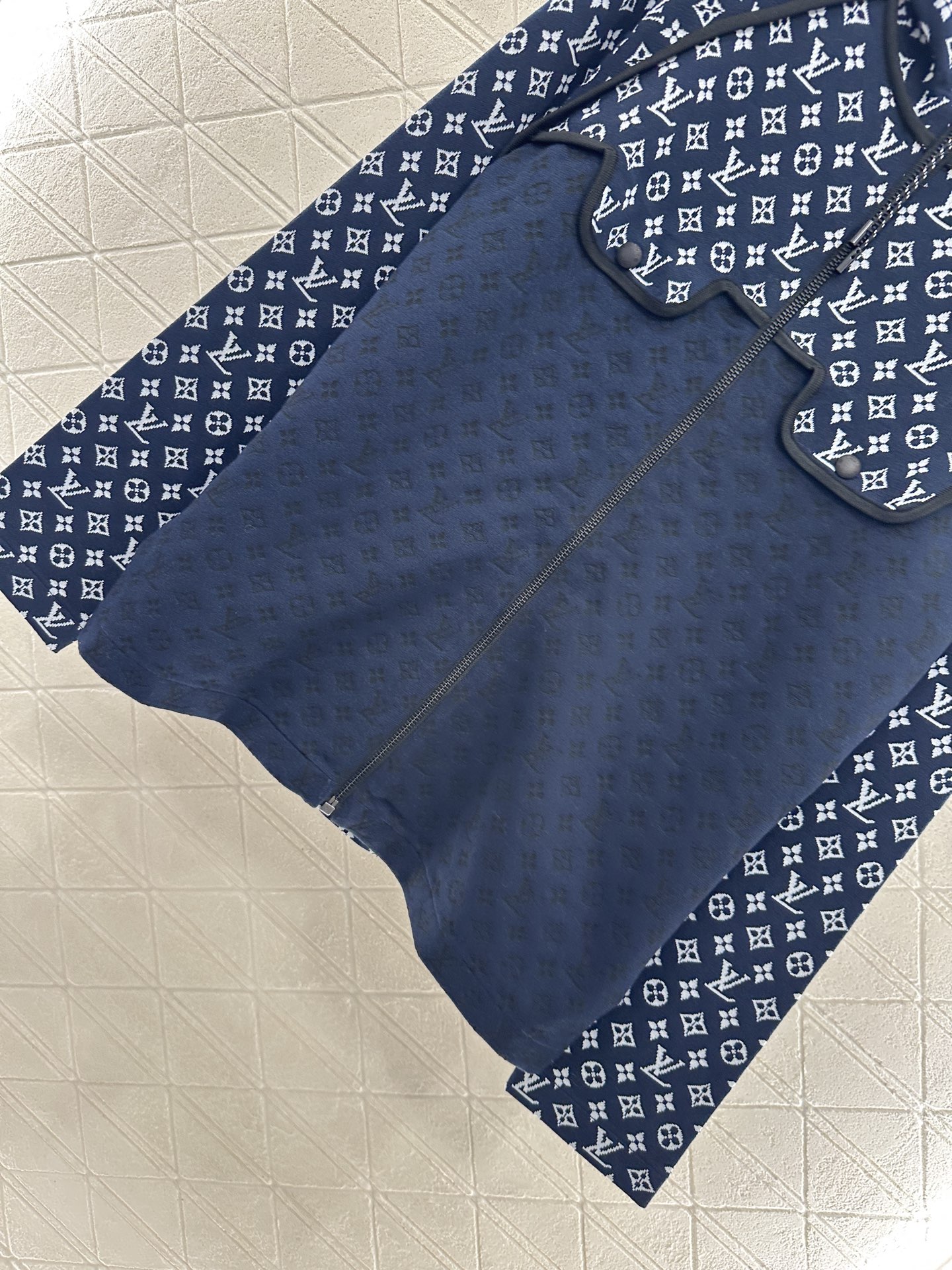 ♥Louis Vuitto*♥2025新品上架
    拼接提花连帽针织外套
定制YB丝绵纱线织造 质感