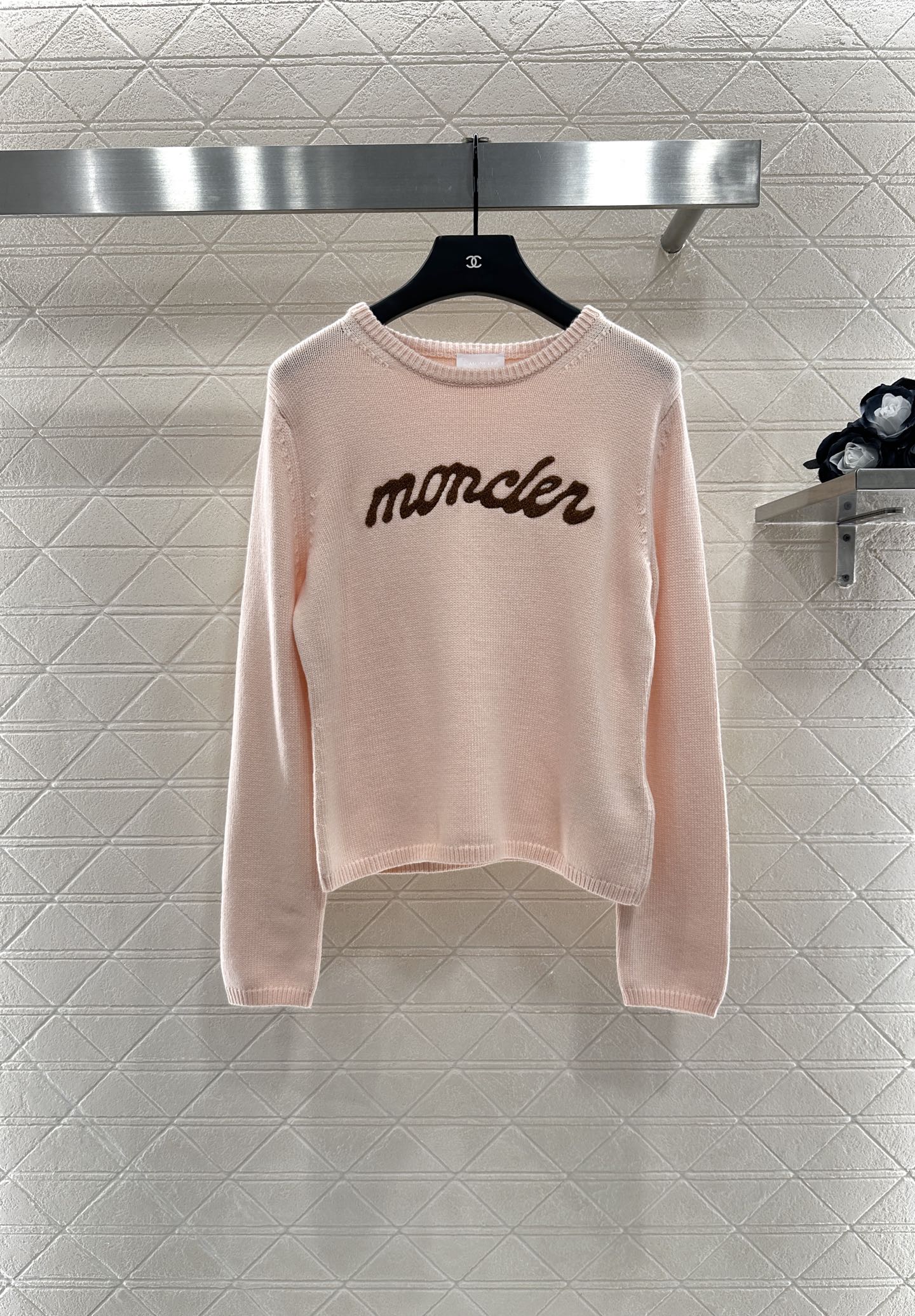 ♥Moncle*♥2025新品上架
      钩花字母针织毛衣
定制YB羊绒羊毛纱线织造 柔软舒适 洋