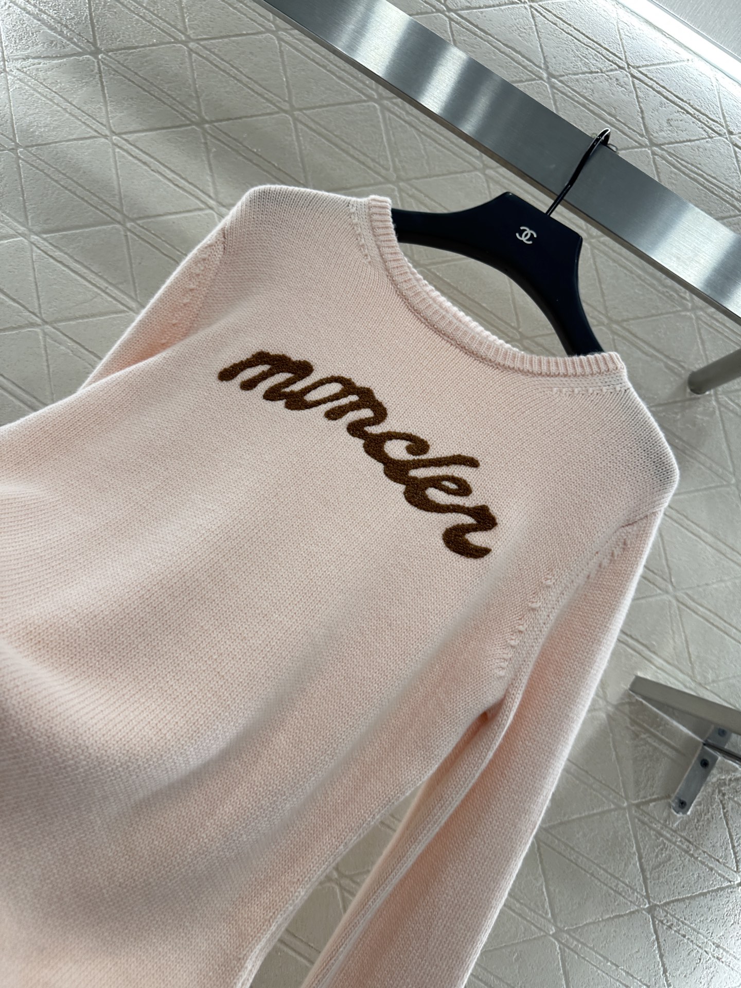 ♥Moncle*♥2025新品上架
      钩花字母针织毛衣
定制YB羊绒羊毛纱线织造 柔软舒适 洋