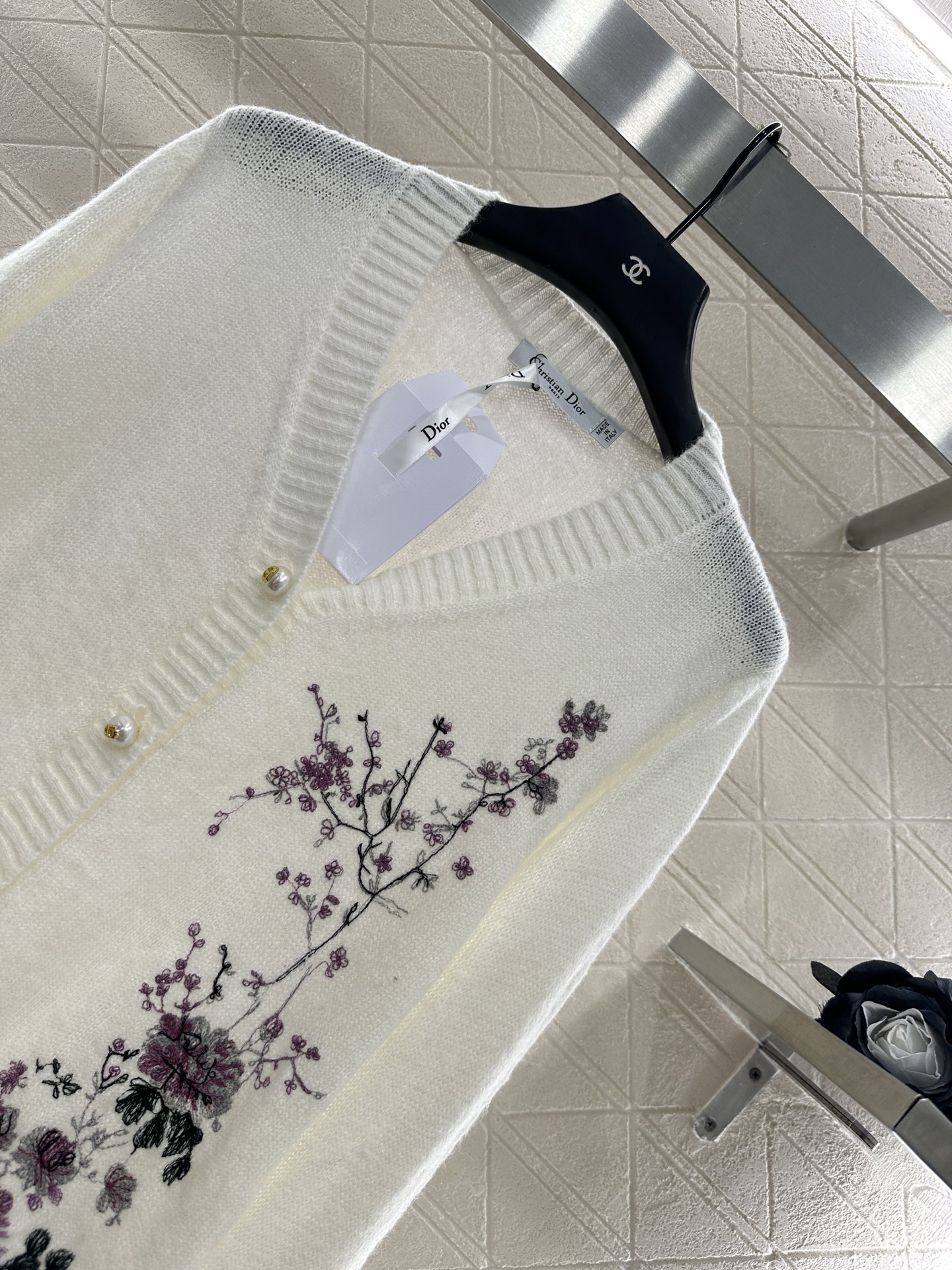 ♥Dio*♥2025新品上架
   重工刺绣针织开衫
定制YB进口马海毛纱线织造 密度细针织造 清晰毛感