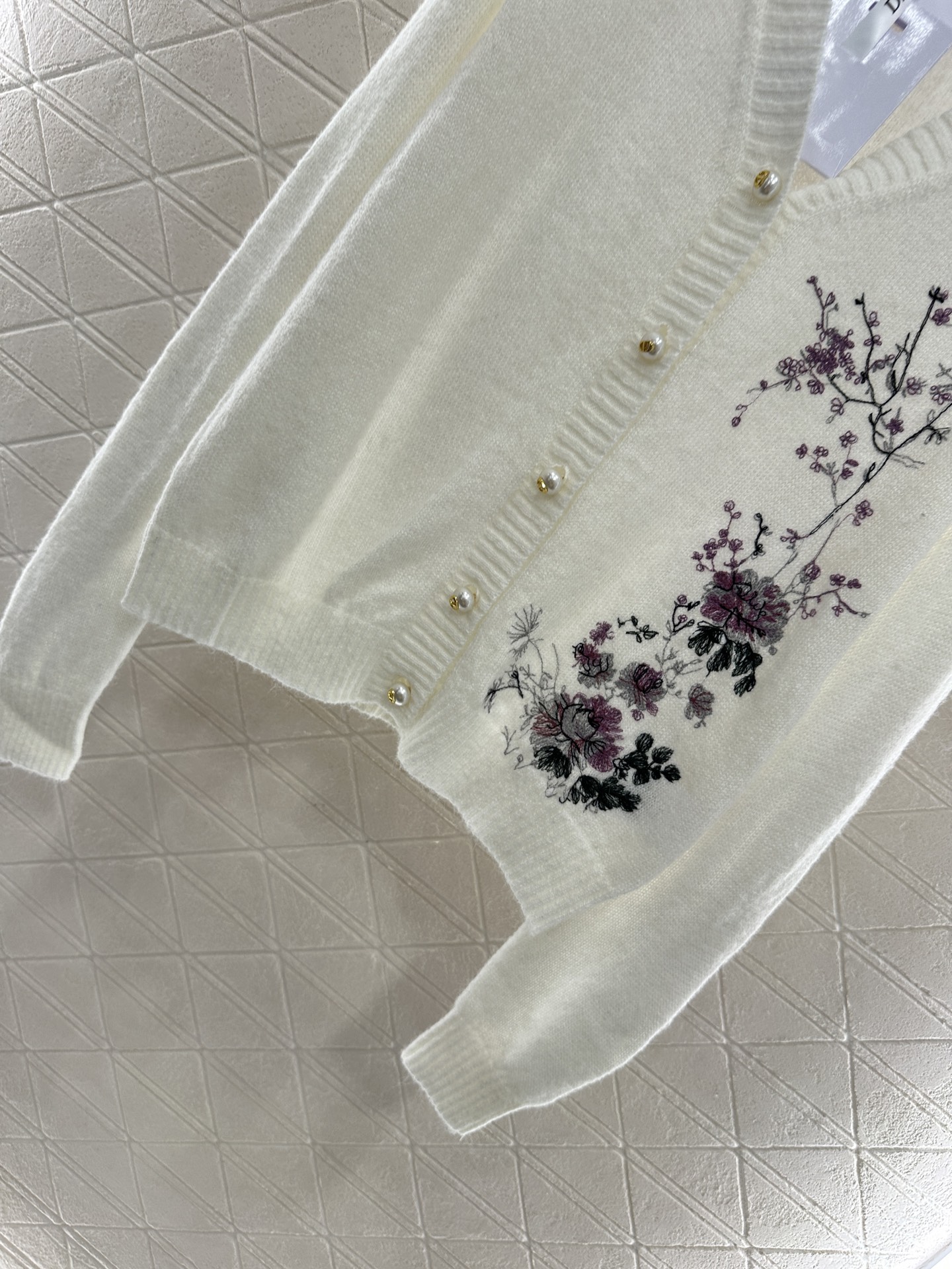 ♥Dio*♥2025新品上架
   重工刺绣针织开衫
定制YB进口马海毛纱线织造 密度细针织造 清晰毛感