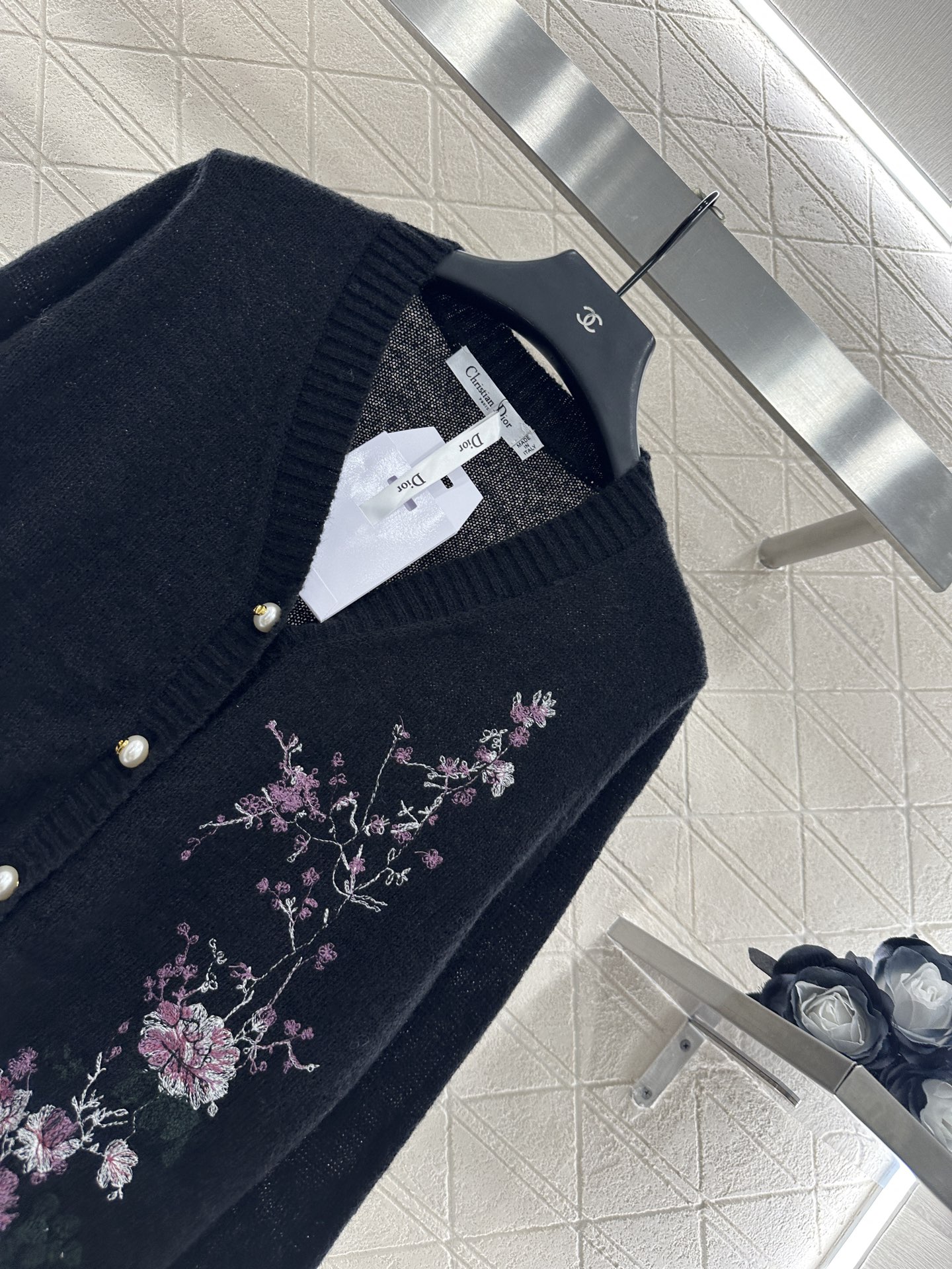 ♥Dio*♥2025新品上架
   重工刺绣针织开衫
定制YB进口马海毛纱线织造 密度细针织造 清晰毛感