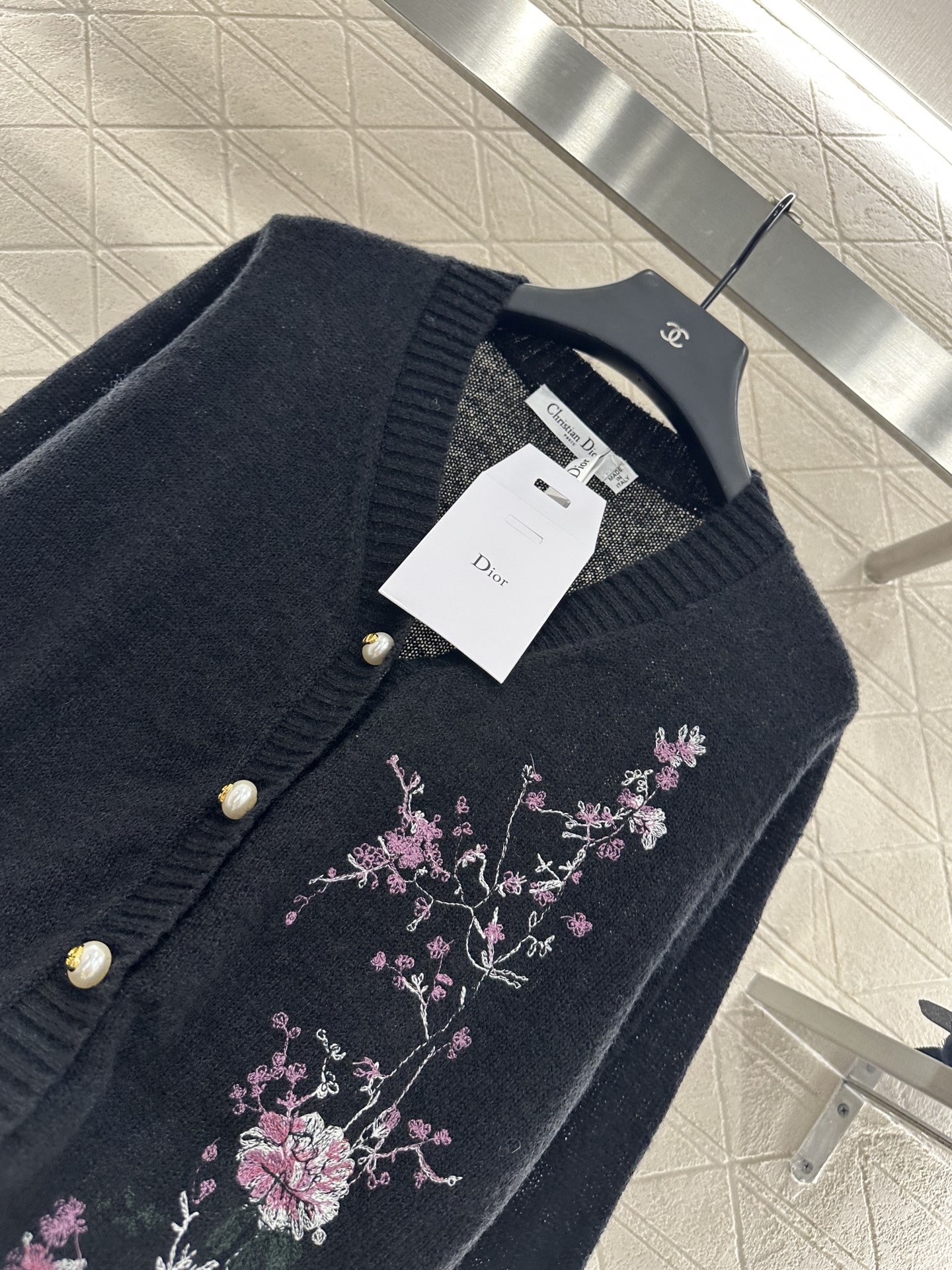 ♥Dio*♥2025新品上架
   重工刺绣针织开衫
定制YB进口马海毛纱线织造 密度细针织造 清晰毛感