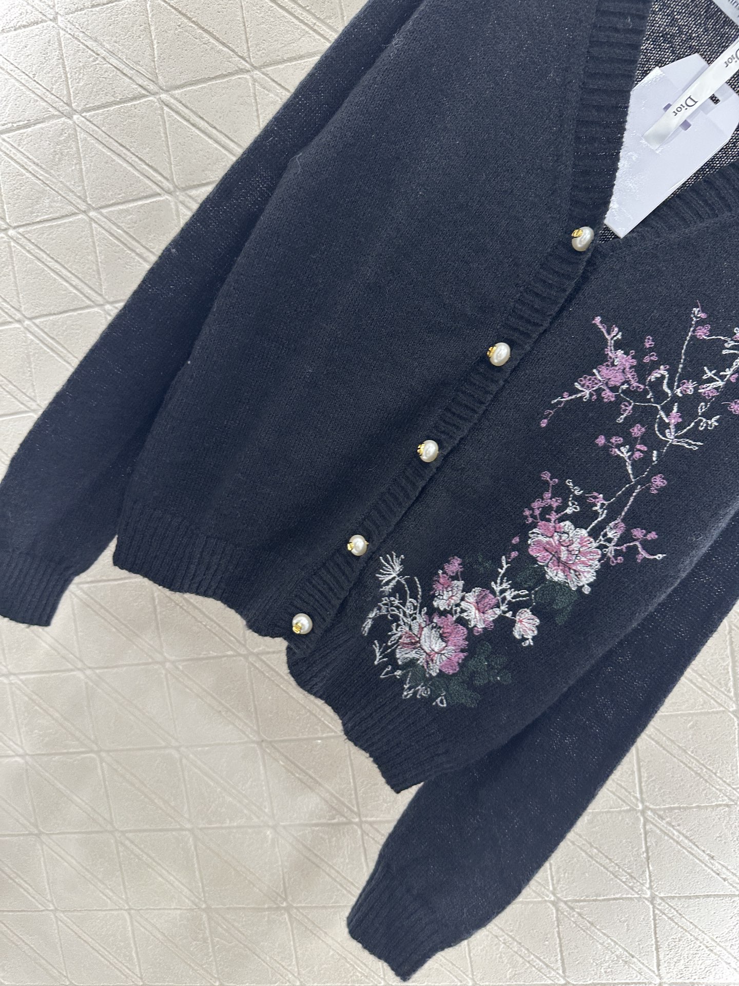 ♥Dio*♥2025新品上架
   重工刺绣针织开衫
定制YB进口马海毛纱线织造 密度细针织造 清晰毛感