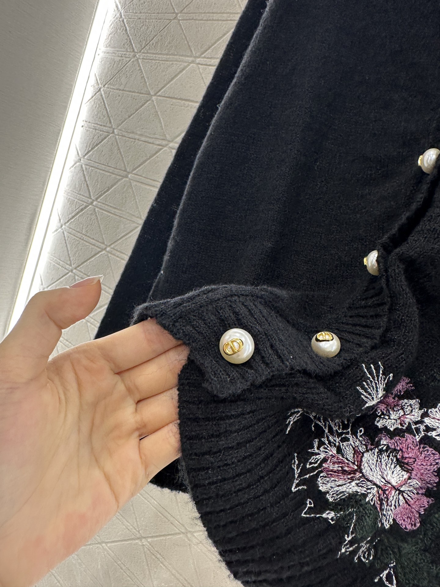 ♥Dio*♥2025新品上架
   重工刺绣针织开衫
定制YB进口马海毛纱线织造 密度细针织造 清晰毛感