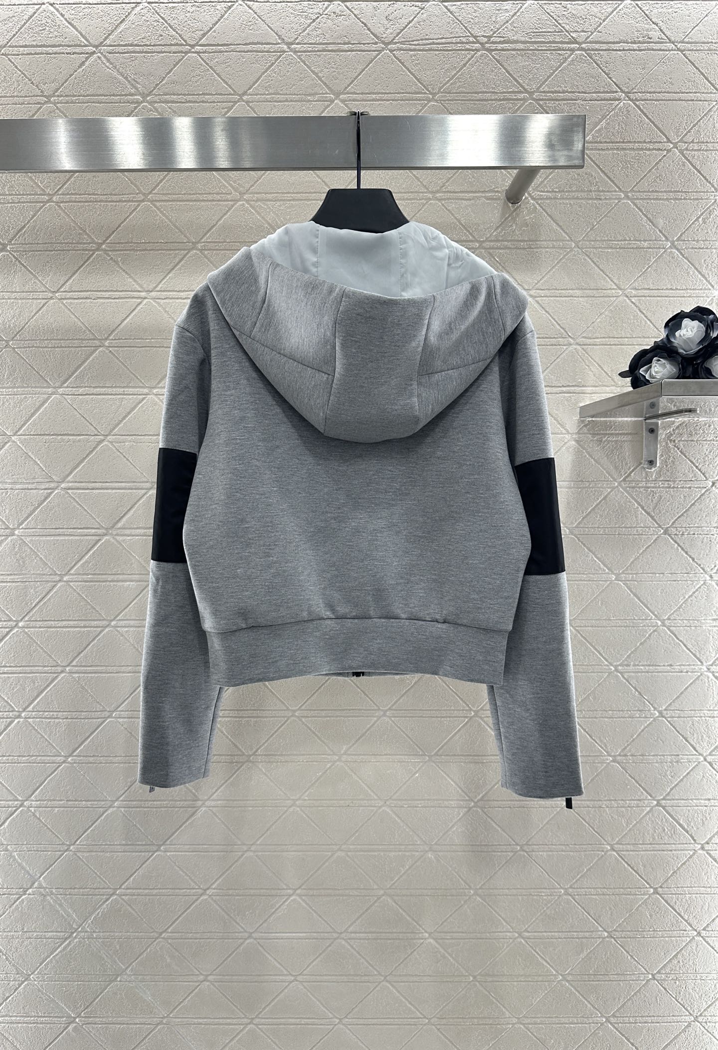 ♥Prad*♥2025新品上架
     连帽拉链外套
定制YB斜纹全棉材质 秋冬保暖厚度 舒适好穿 挺