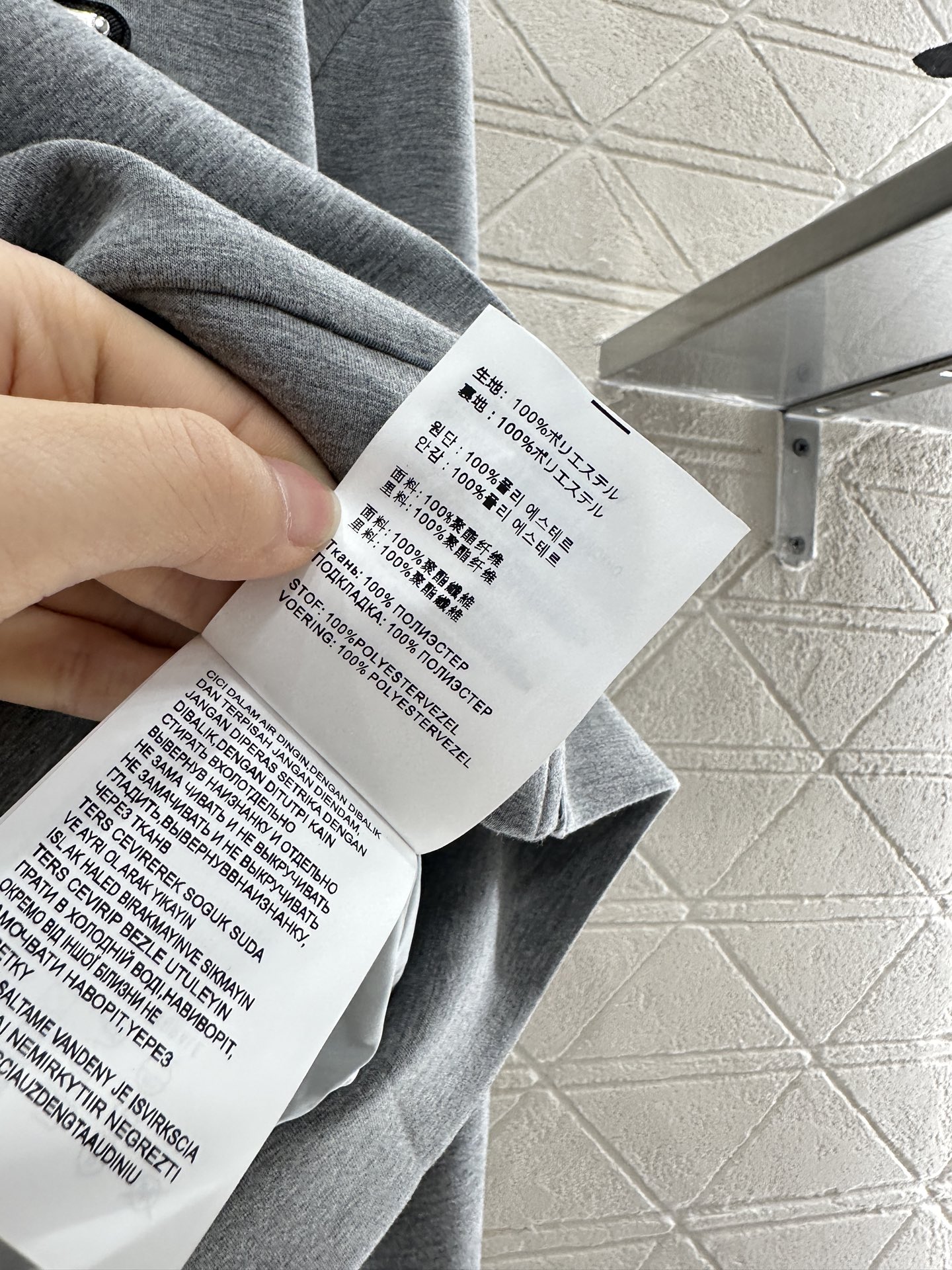 ♥Prad*♥2025新品上架
     连帽拉链外套
定制YB斜纹全棉材质 秋冬保暖厚度 舒适好穿 挺