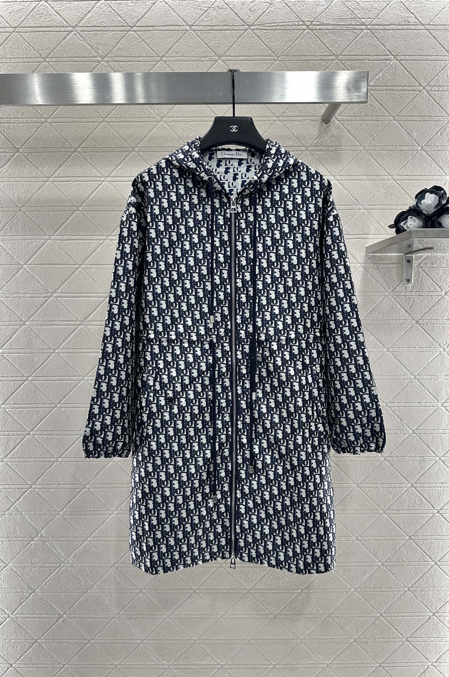 ♥Dio*♥2025新品上架
   提花连帽风衣外套
定制YB进口提花材质 质感高级 挺括有型 拉链开襟