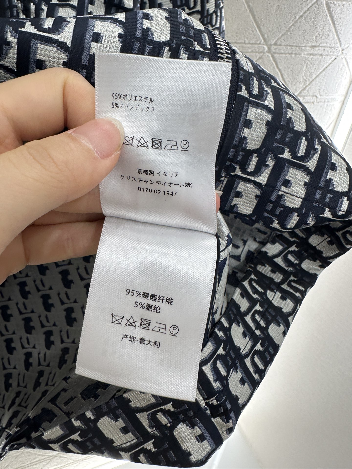 ♥Dio*♥2025新品上架
   提花连帽风衣外套
定制YB进口提花材质 质感高级 挺括有型 拉链开襟