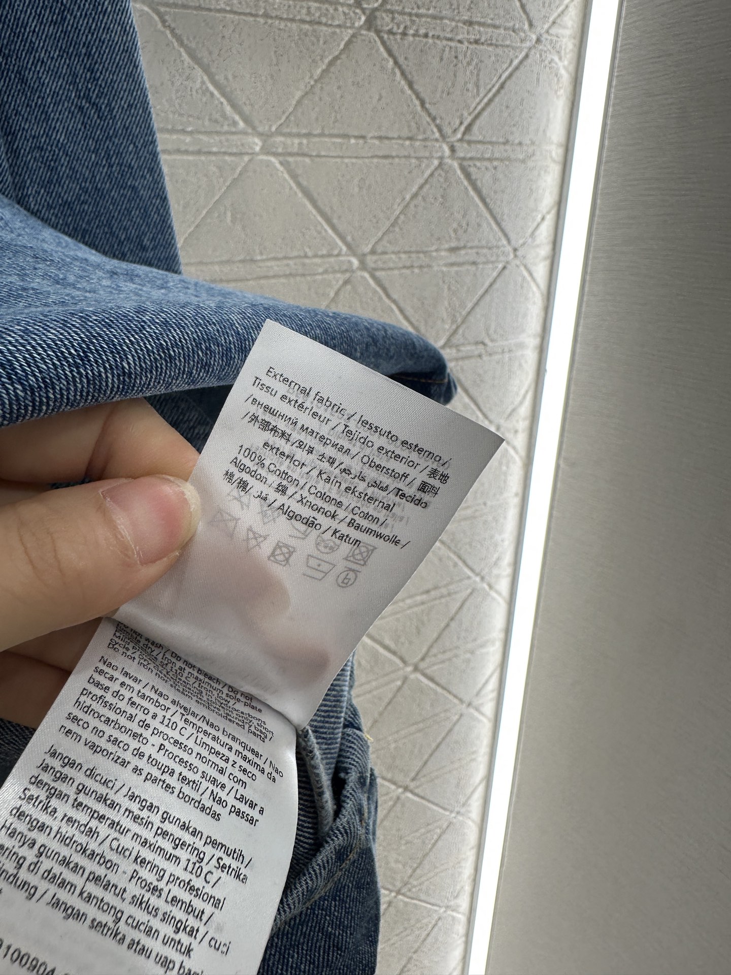 ♥Valentin*♥2025新品上架
    牛仔翻领连衣裙
定制YB斜纹棉牛仔材质 质感高级 舒适挺