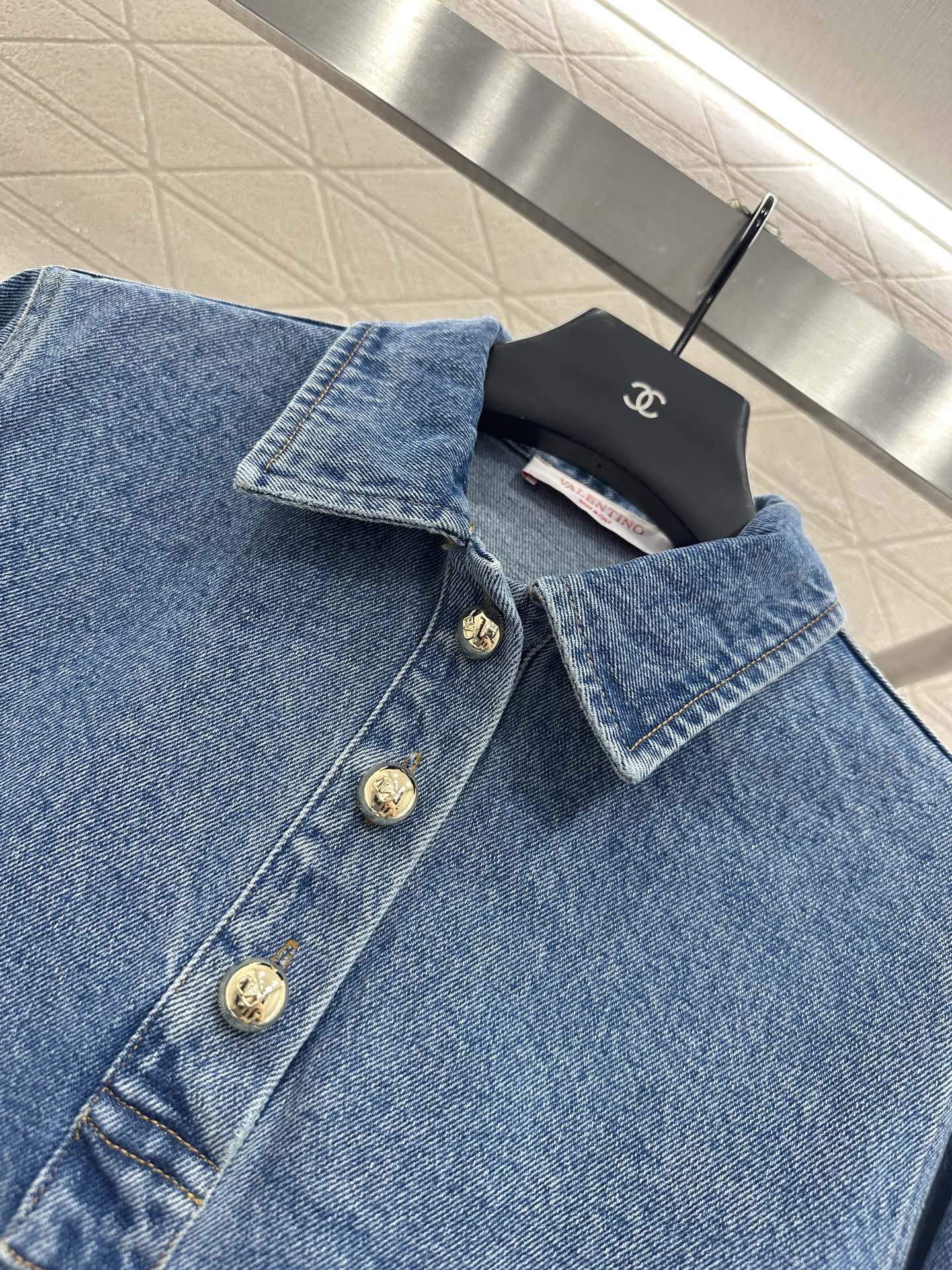 ♥Valentin*♥2025新品上架
    牛仔翻领连衣裙
定制YB斜纹棉牛仔材质 质感高级 舒适挺