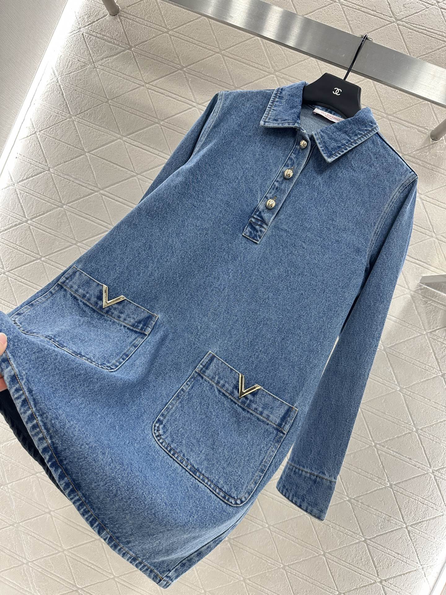 ♥Valentin*♥2025新品上架
    牛仔翻领连衣裙
定制YB斜纹棉牛仔材质 质感高级 舒适挺