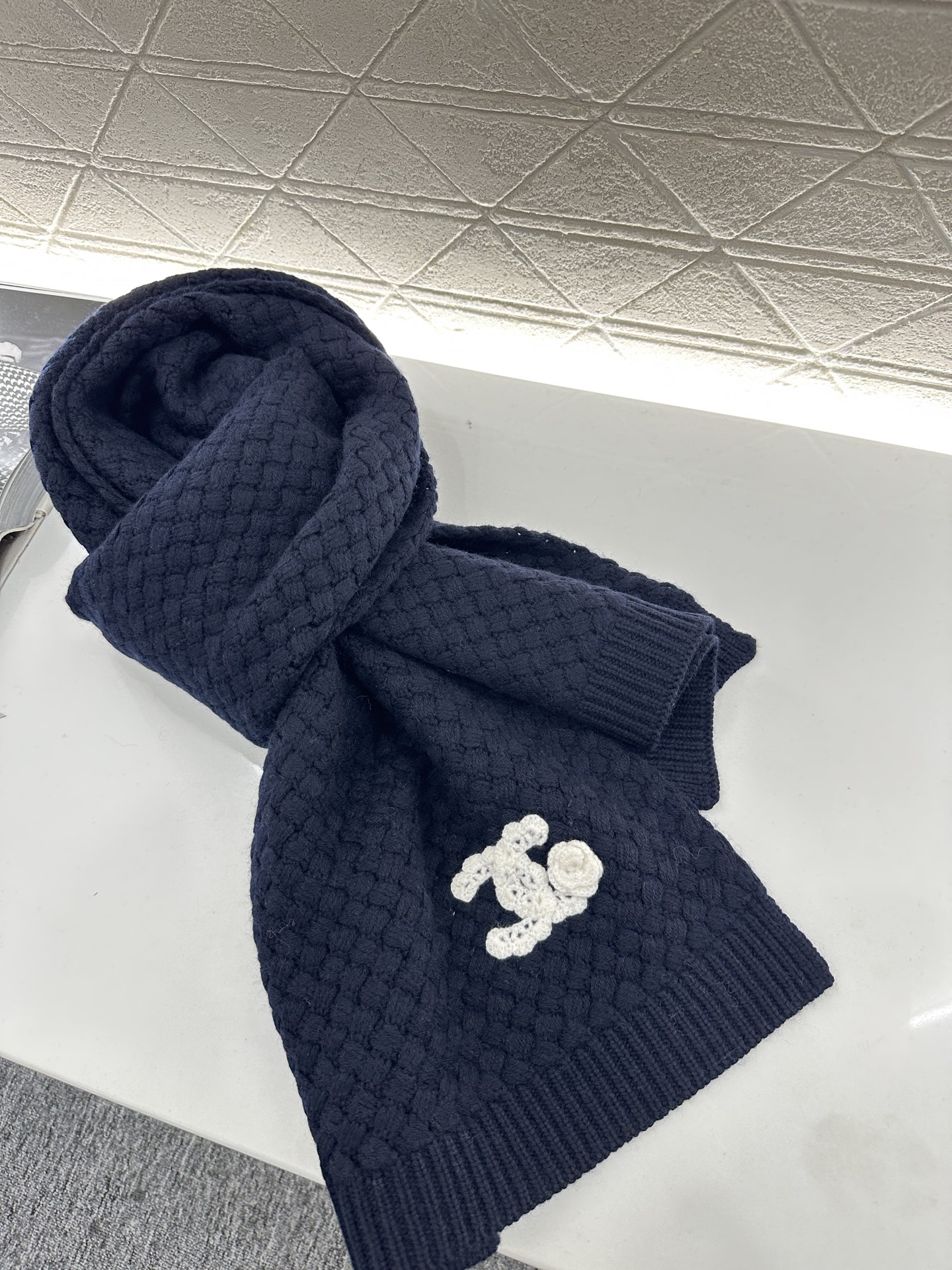 ♥Chane*♥2025新品上架
      双C徽标羊绒围巾
定制YB羊绒羊毛材质 亲肤柔软 保暖舒适