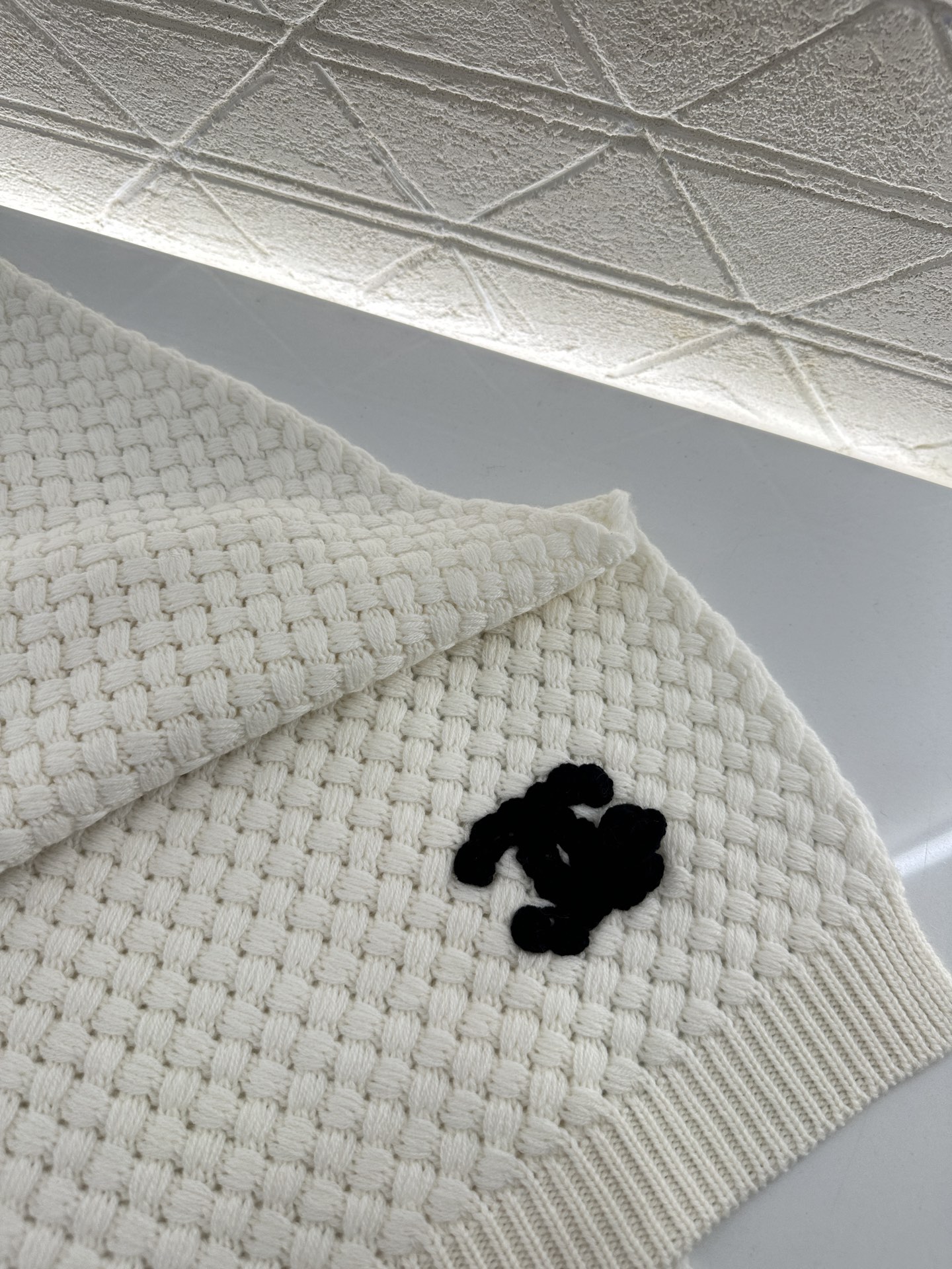 ♥Chane*♥2025新品上架
      双C徽标羊绒围巾
定制YB羊绒羊毛材质 亲肤柔软 保暖舒适