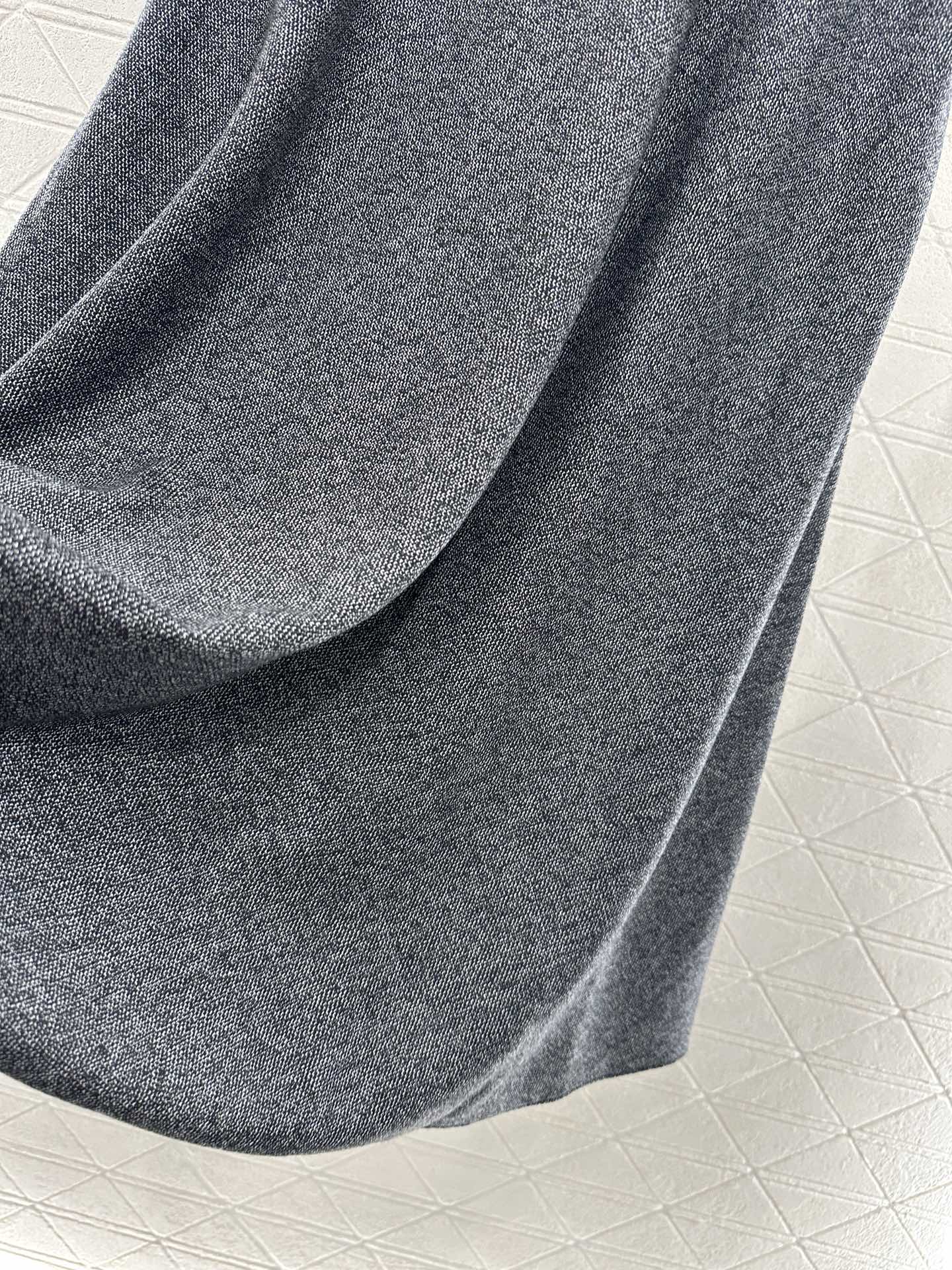 ♥Dio*♥2025新品上架
    高腰伞状中长半裙
定制YB进口百分百真丝毛材质 质感光泽 品相上乘