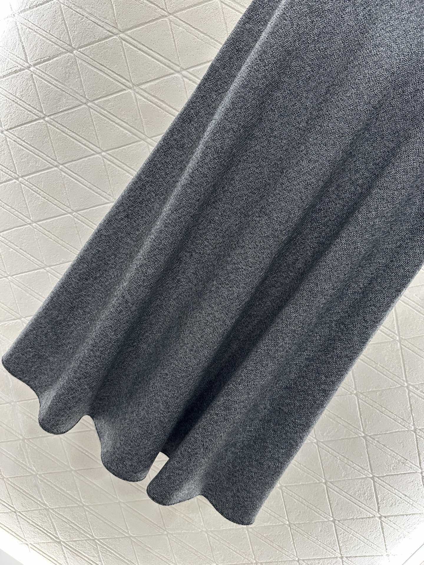 ♥Dio*♥2025新品上架
    高腰伞状中长半裙
定制YB进口百分百真丝毛材质 质感光泽 品相上乘