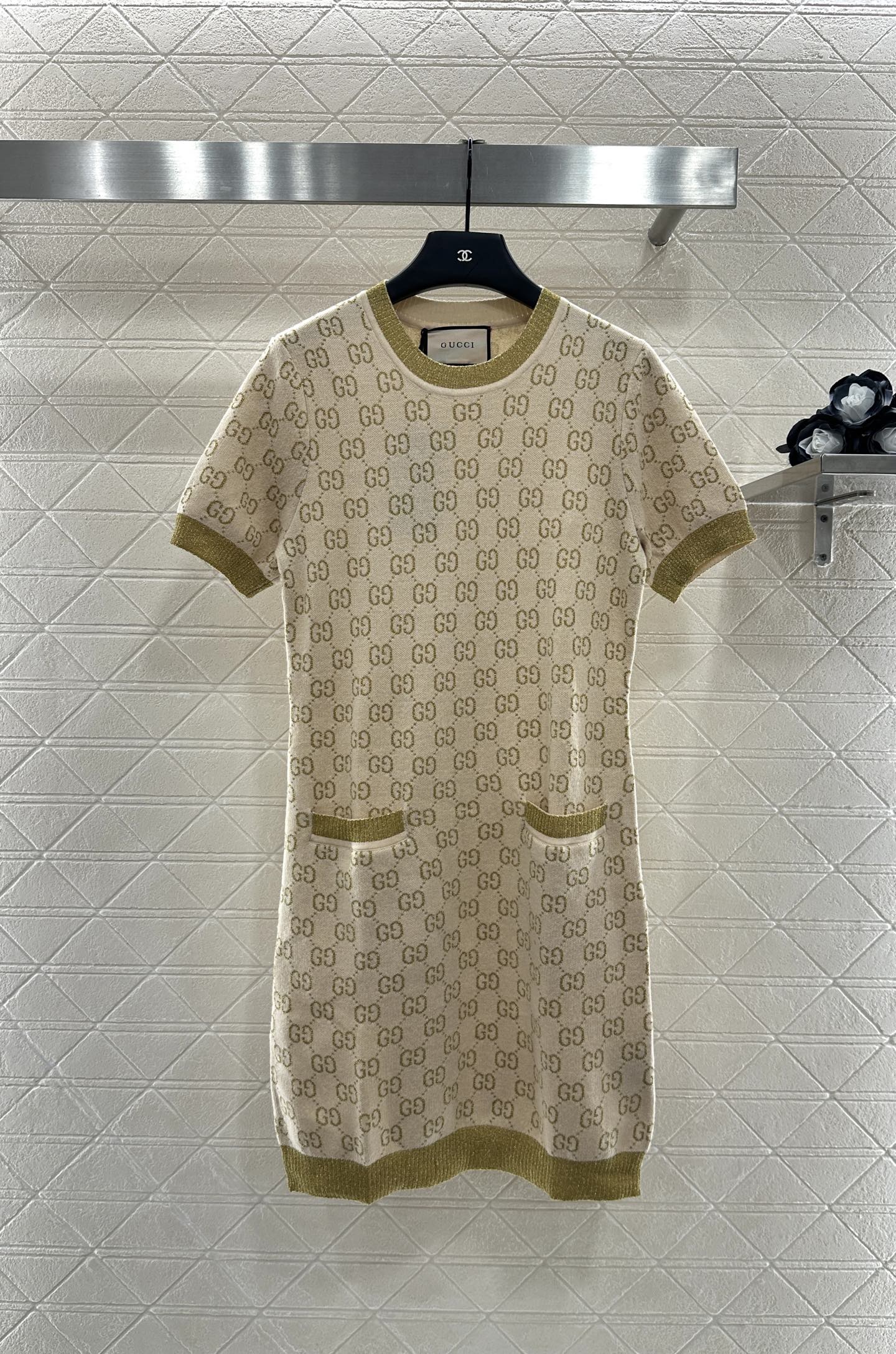 ♥Gucc*♥2025新品上架
  圆领提花针织短袖连衣裙
定制YB羊毛纱线织造 质感光泽 弹力舒适 圆