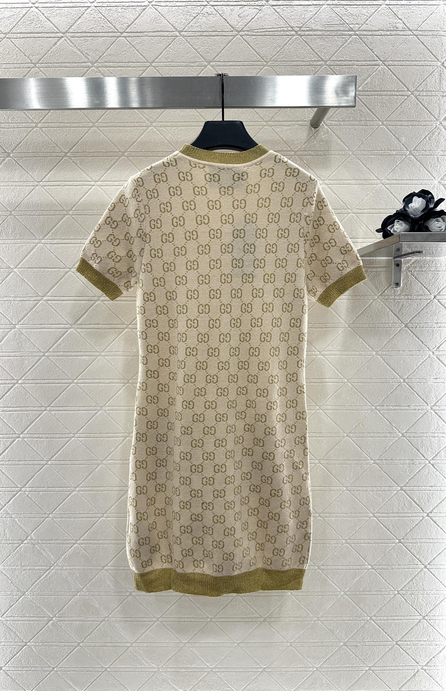 ♥Gucc*♥2025新品上架
  圆领提花针织短袖连衣裙
定制YB羊毛纱线织造 质感光泽 弹力舒适 圆