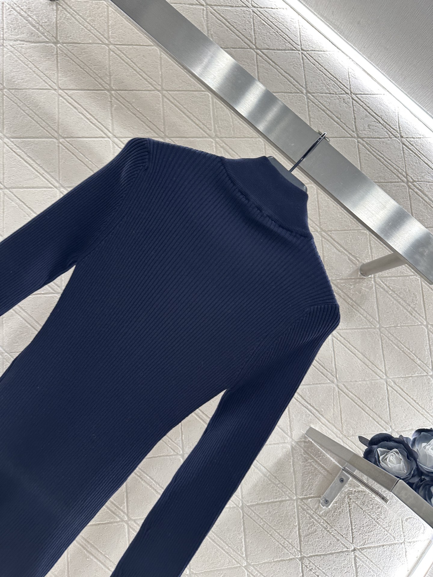 ♥Miumi*♥2025新品上架
     拼皮针织开衫
定制YB羊绒纱线织造 质感高级 弹力舒适 小高