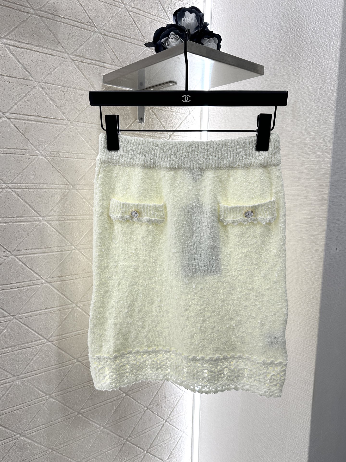 ♥Chane*♥2025新品上架
 颗粒花边针织开衫半裙套装
定制YB棉毛纱线织造 穿搭舒适 柔软细腻 