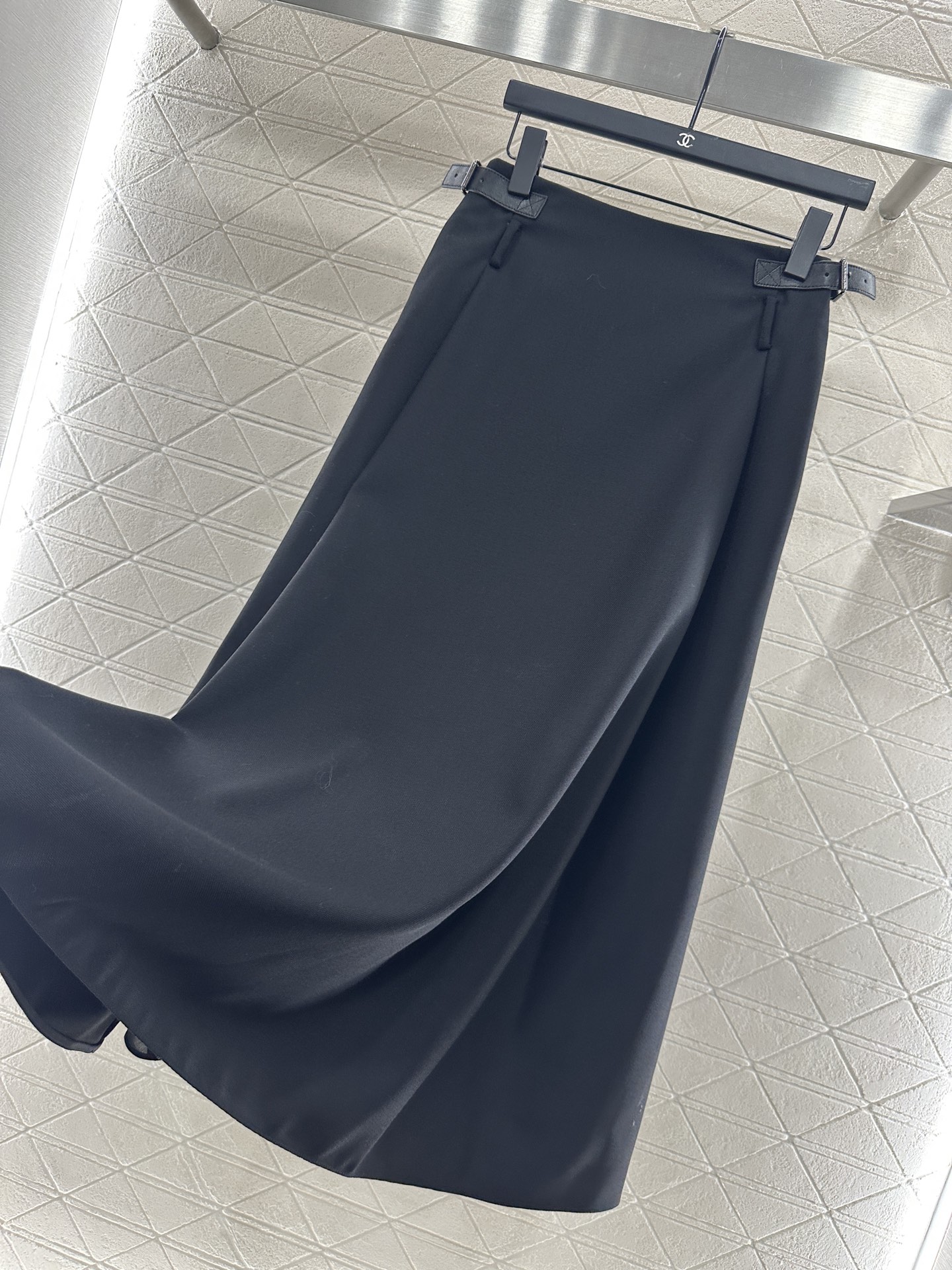 ♥Dio*♥2025新品上架
    侧腰带压褶半裙
定制YB进口百分百真丝毛材质 质感光泽 品相上乘 