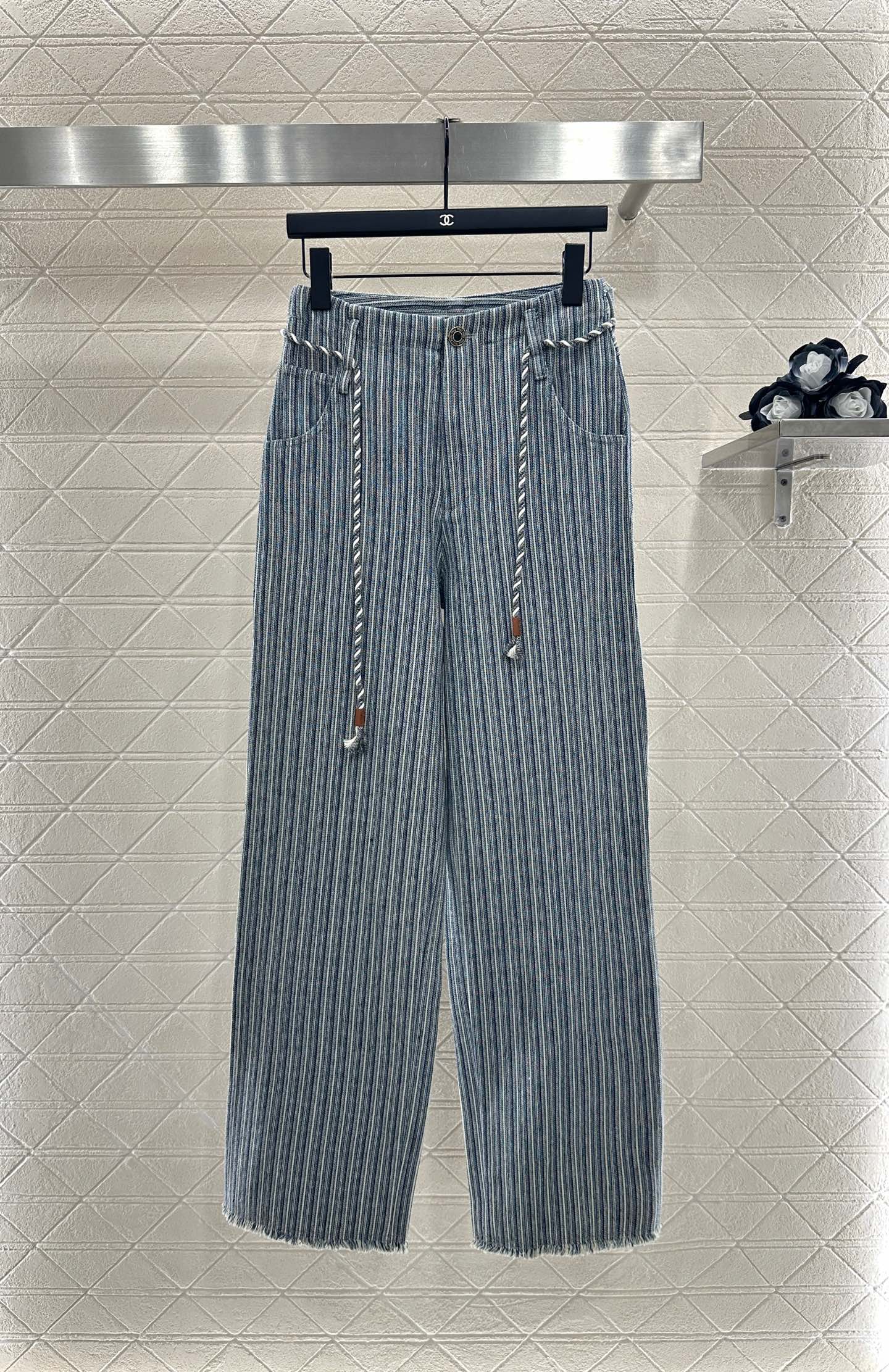 ♥Miumi*♥2025新品上架
     绞花色条纹直筒长裤
定制YB斜纹棉牛仔材质 质感亲肤舒适 立