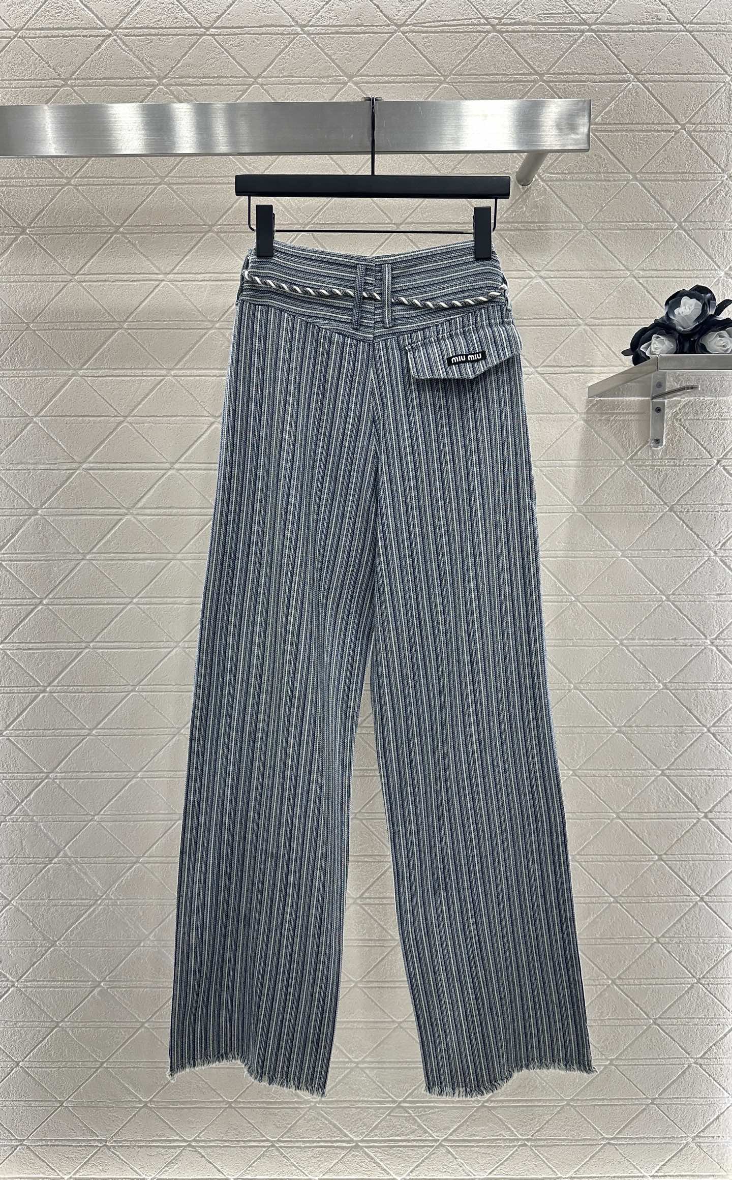 ♥Miumi*♥2025新品上架
     绞花色条纹直筒长裤
定制YB斜纹棉牛仔材质 质感亲肤舒适 立