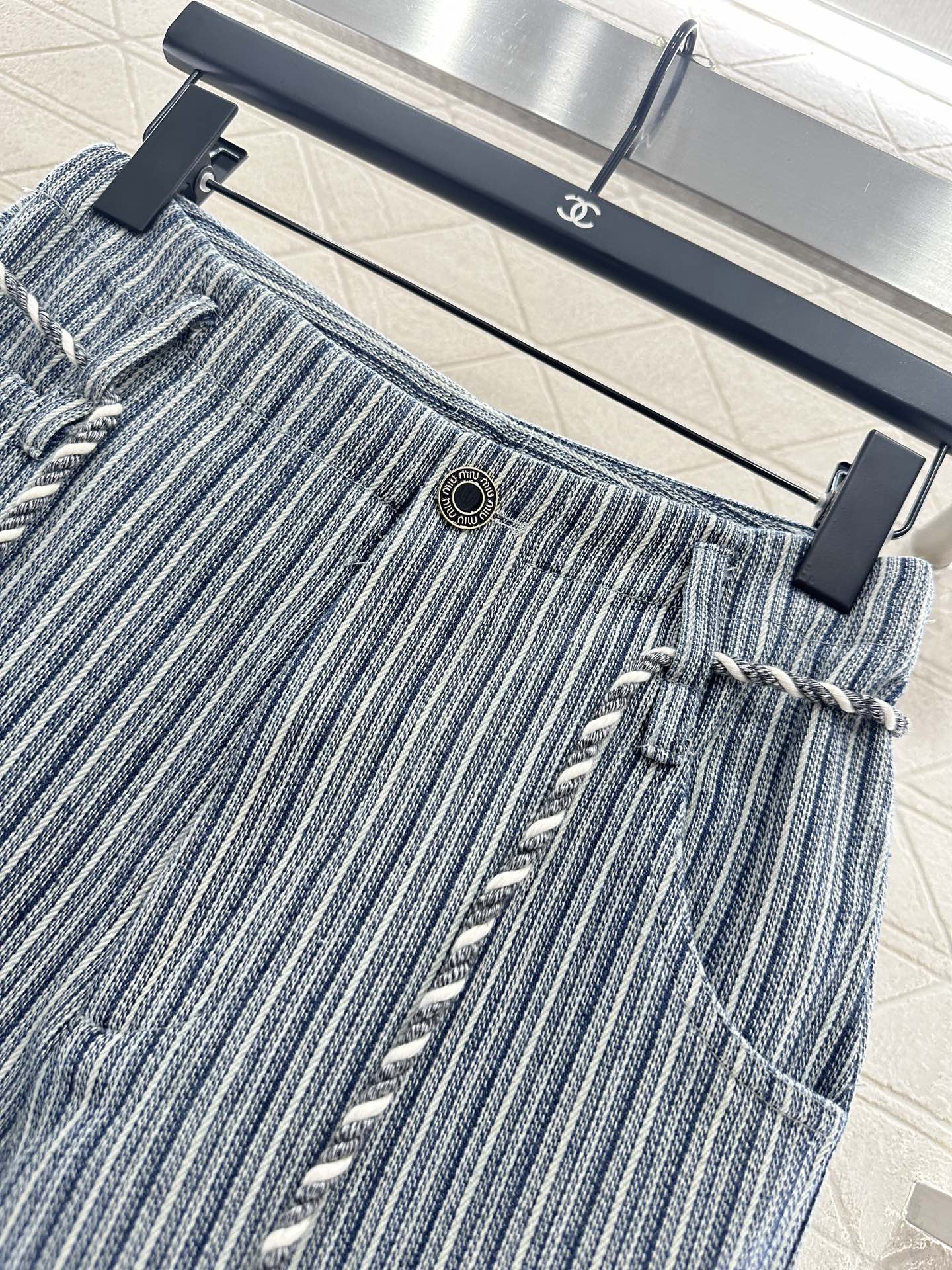 ♥Miumi*♥2025新品上架
     绞花色条纹直筒长裤
定制YB斜纹棉牛仔材质 质感亲肤舒适 立