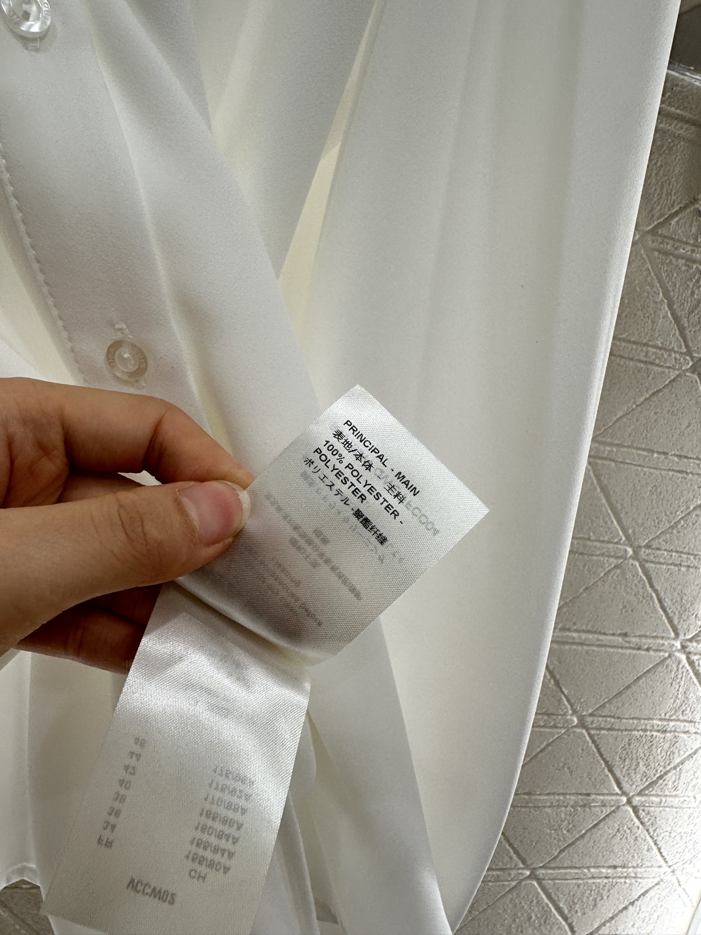 ♥Louis Vuitto*♥2025新品上架
      压褶系带领正肩衬衫
定制YB进口斜纹稠材质 