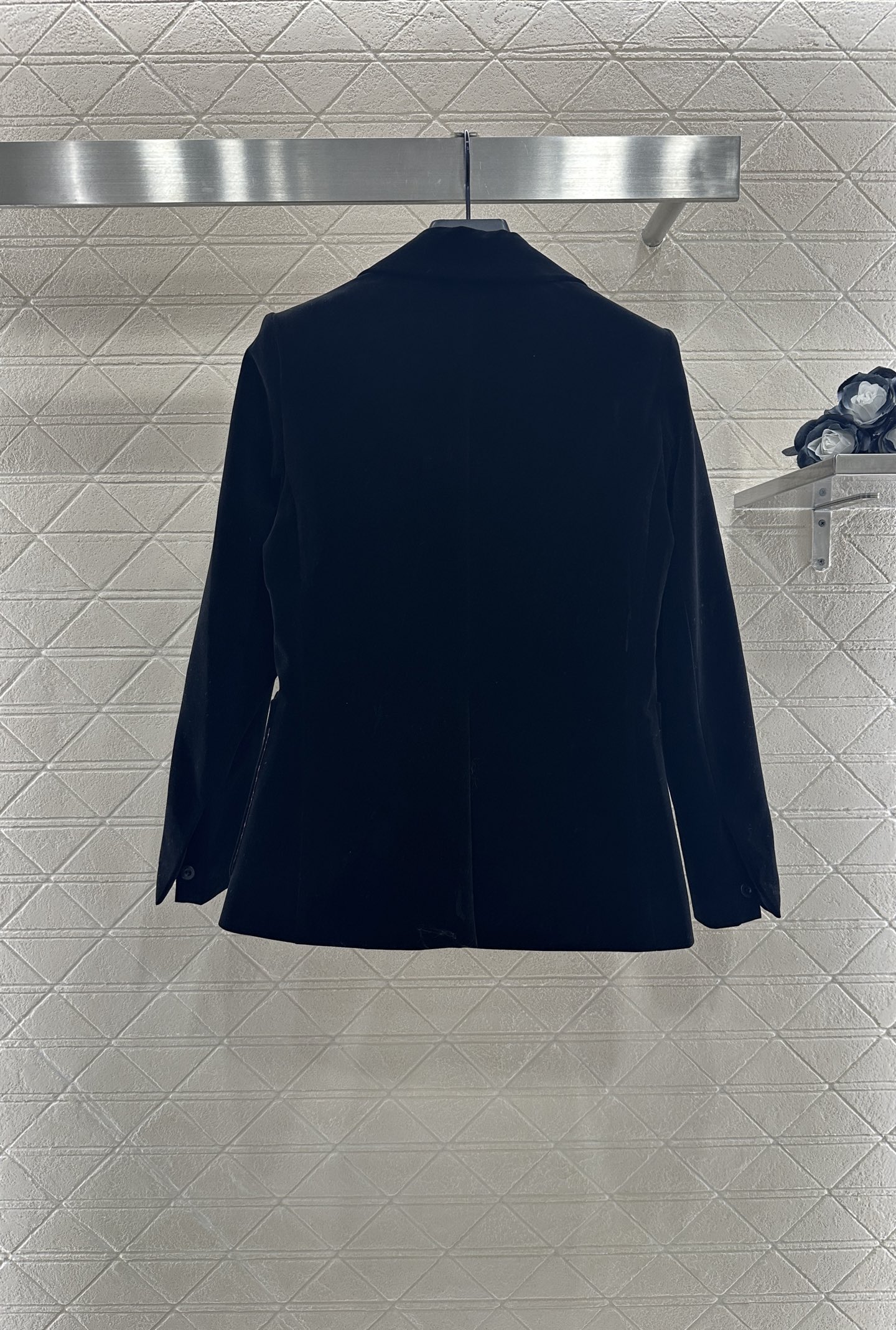 ♥Louis Vuitto*♥2025新品上架
       翻领金扣西装外套
定制YB金丝绒西装材质 