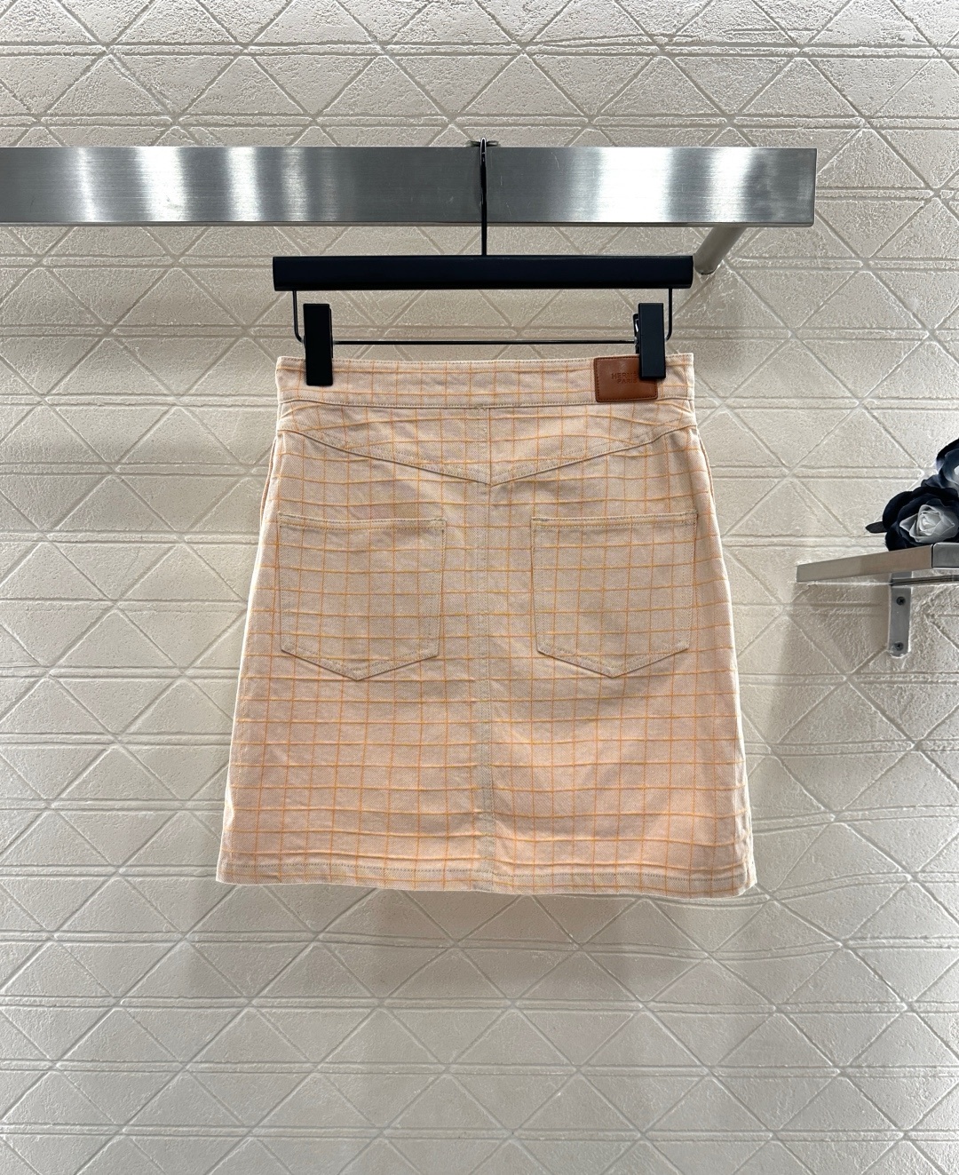 ♥Herme*♥2025新品上架
   定位格纹翻领牛仔半裙
定制YB斜纹棉牛仔材质 质感高级 穿搭有型