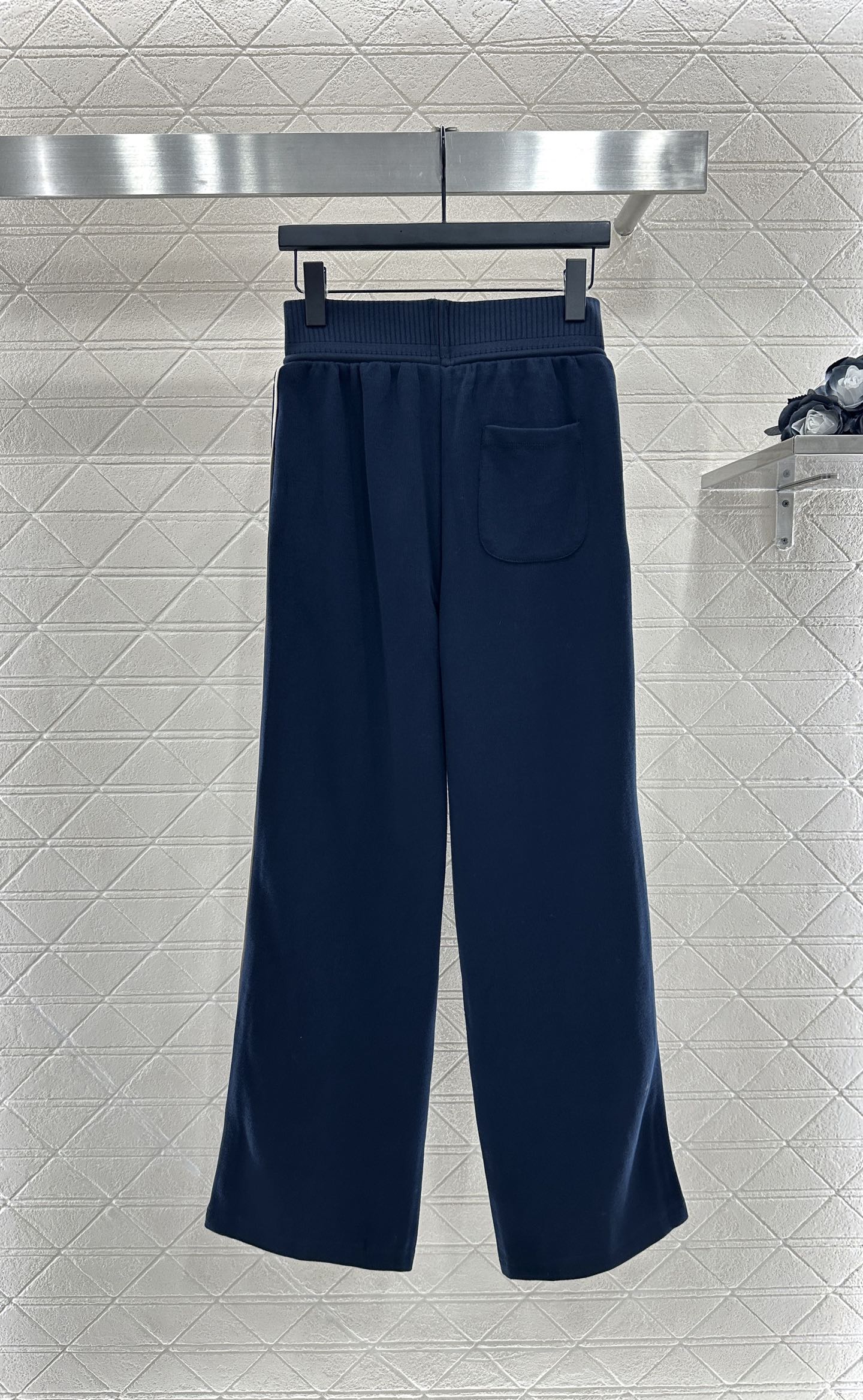 ♥Miumi*♥2025新品上架
     连帽外套长裤套装
定制YB进口棉涤材质 透气舒适 垂顺有型 