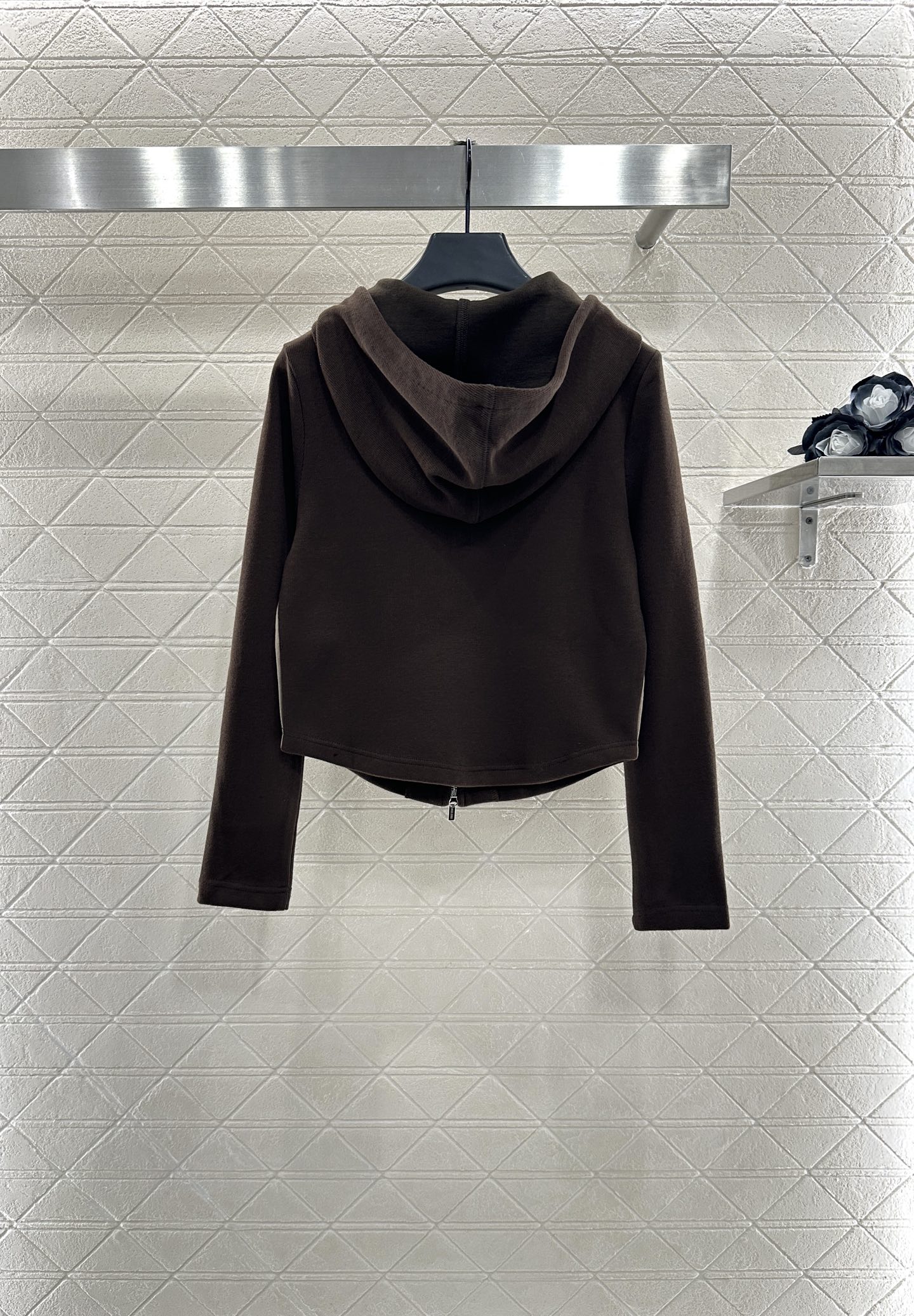 ♥Miumi*♥2025新品上架
     连帽外套长裤套装
定制YB进口棉涤材质 透气舒适 垂顺有型 