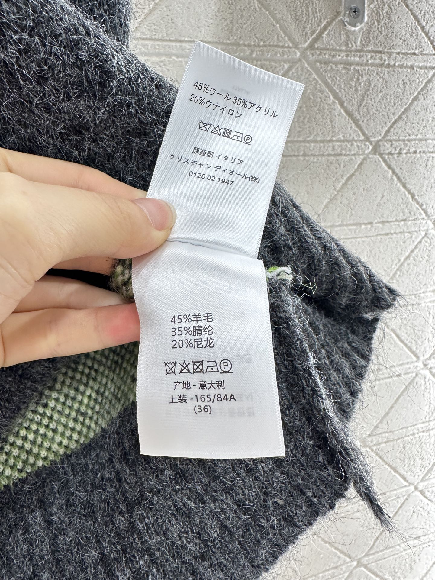 ♥Dio*♥2025新品上架
    立体钩花针织马甲
定制YB羊毛纱线织造 质感细腻 柔软舒适 圆领针